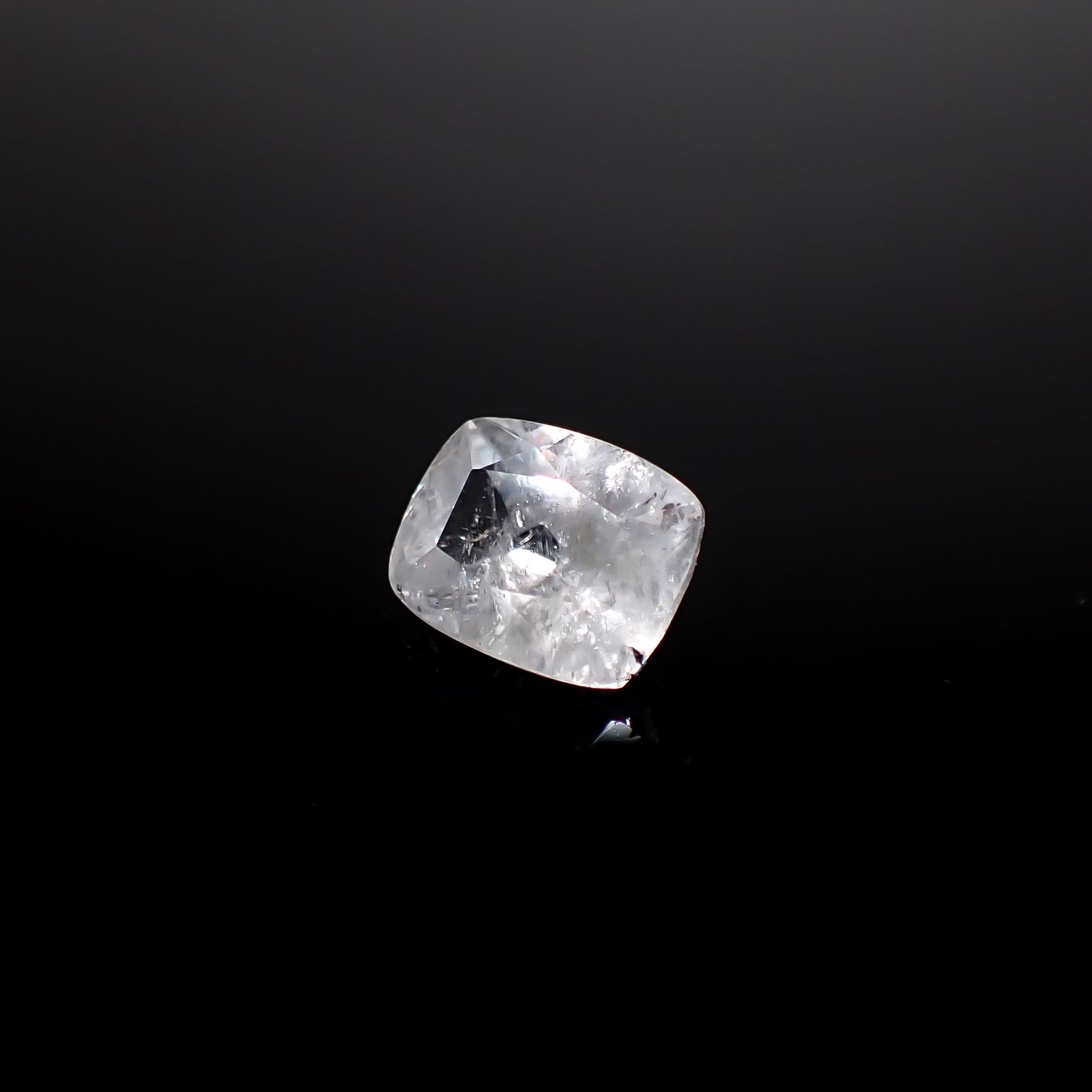 マグネサイト(宝石名マグネサイト)カナダ産 2.268ct ソ付(日独)[250129779]9.2x7.15mm前後
