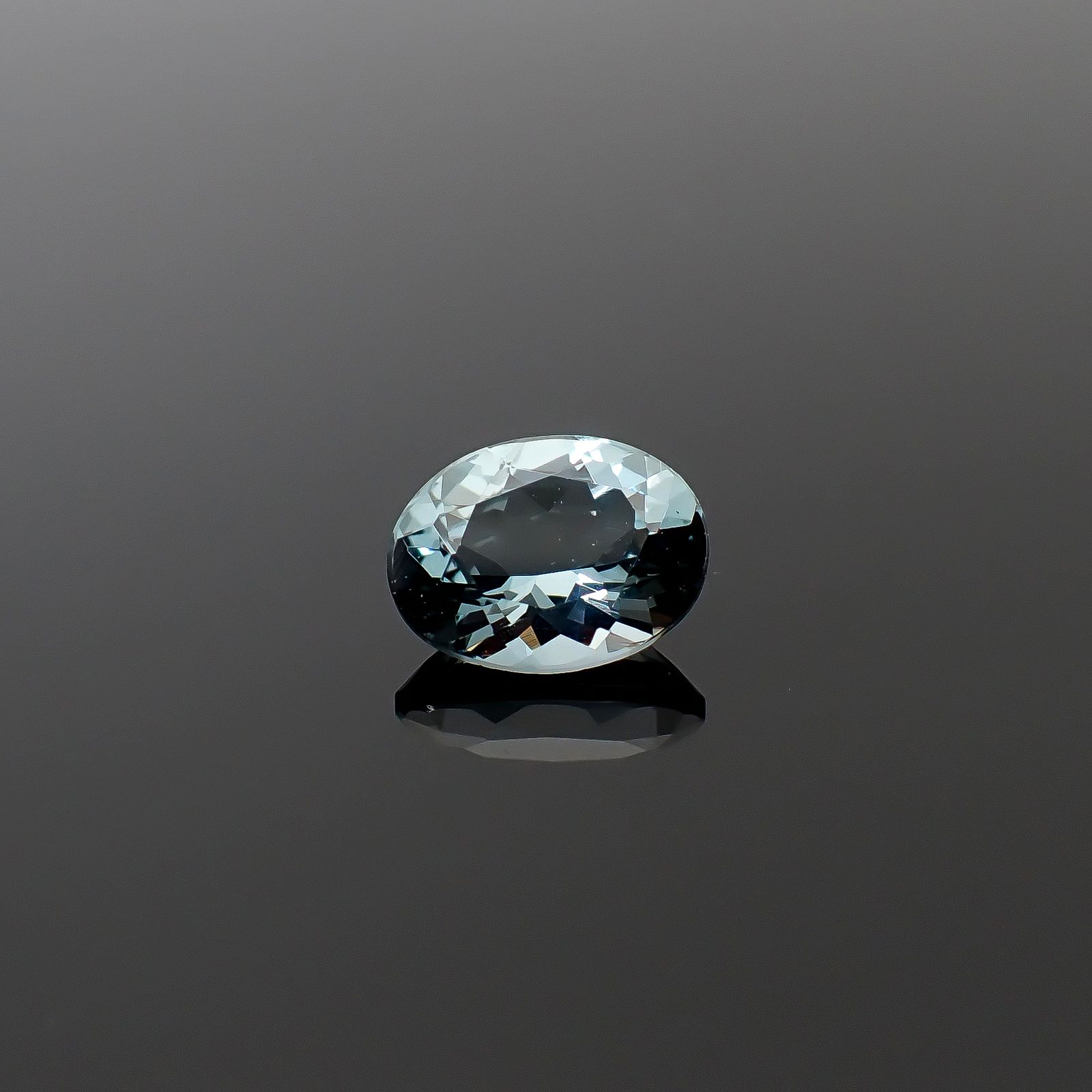 ブルーイッシュグレースピネル モザンビーク産 1.46ct / 8x6mm前後 [260632516]