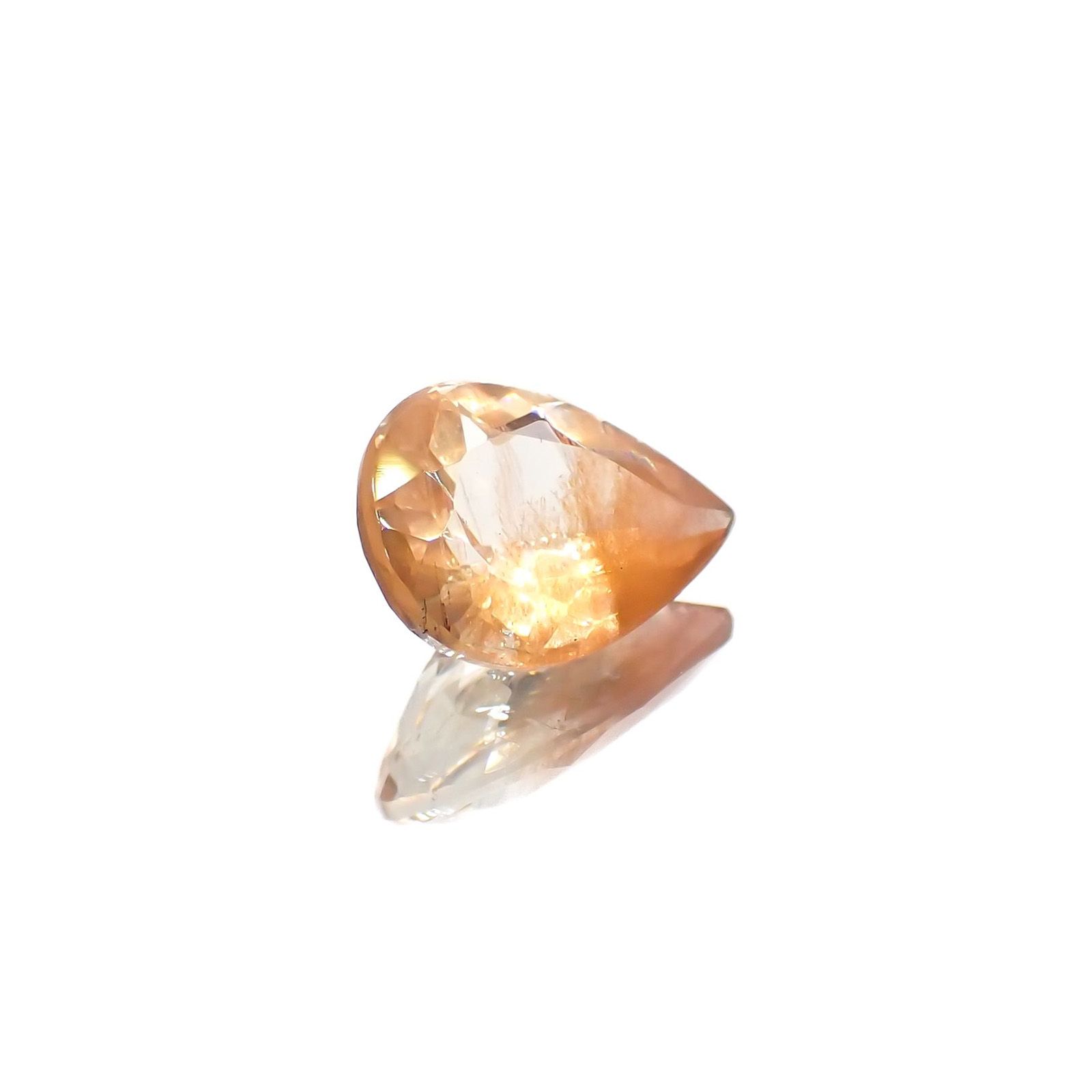 サンストーンスキャポライト(宝石名シーン・スキャポライト)タンザニア産 識別済 1.13ct / 9.1x6.6mm前後 [221219271]