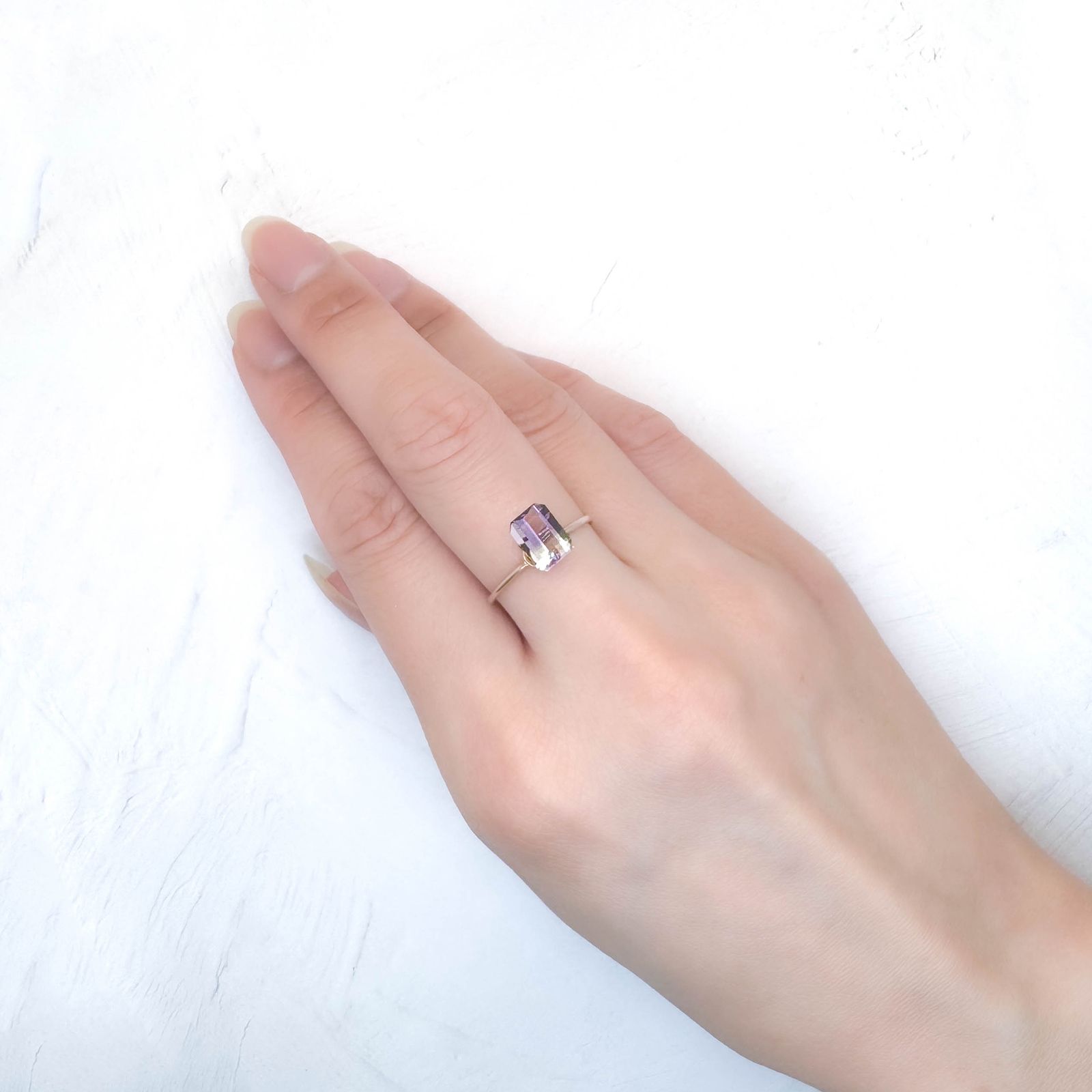 アワーグラスアメジスト モロッコ産 1.41ct / 7.9x5.9mm前後 [251031283]