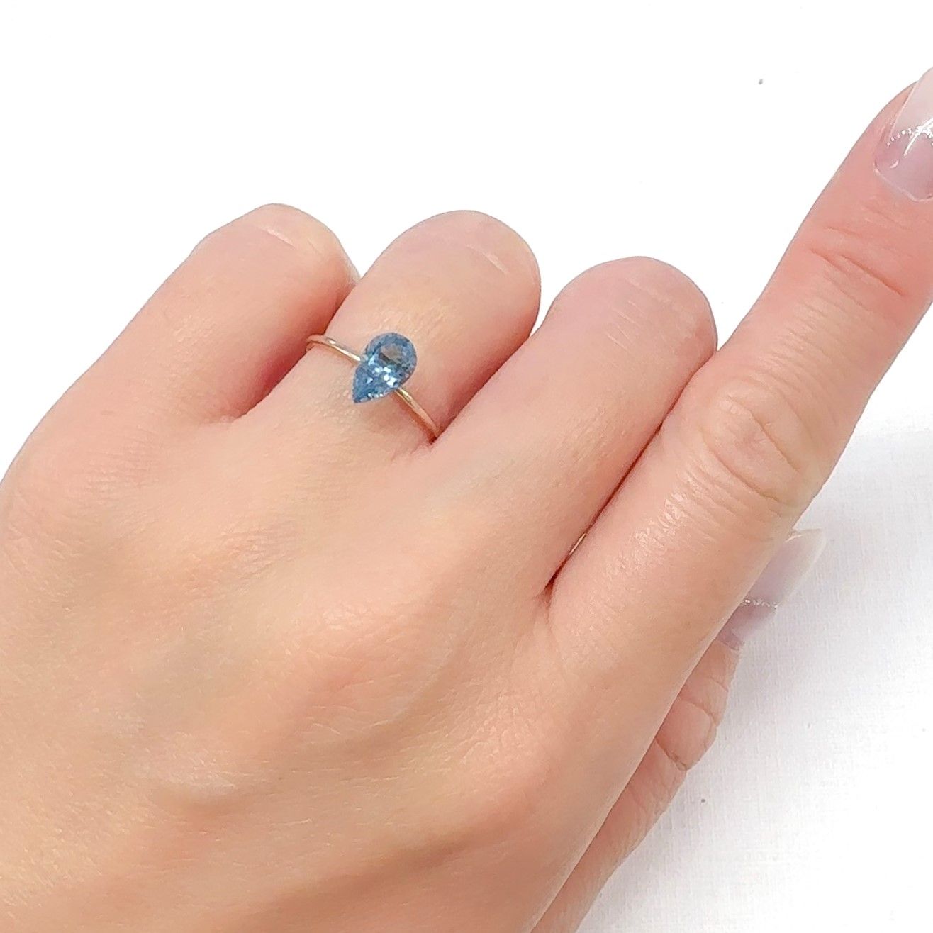 アクアマリン サンタマリアカラー マダガスカル産 0.80ct[240326967]7.9x5.1mm前後