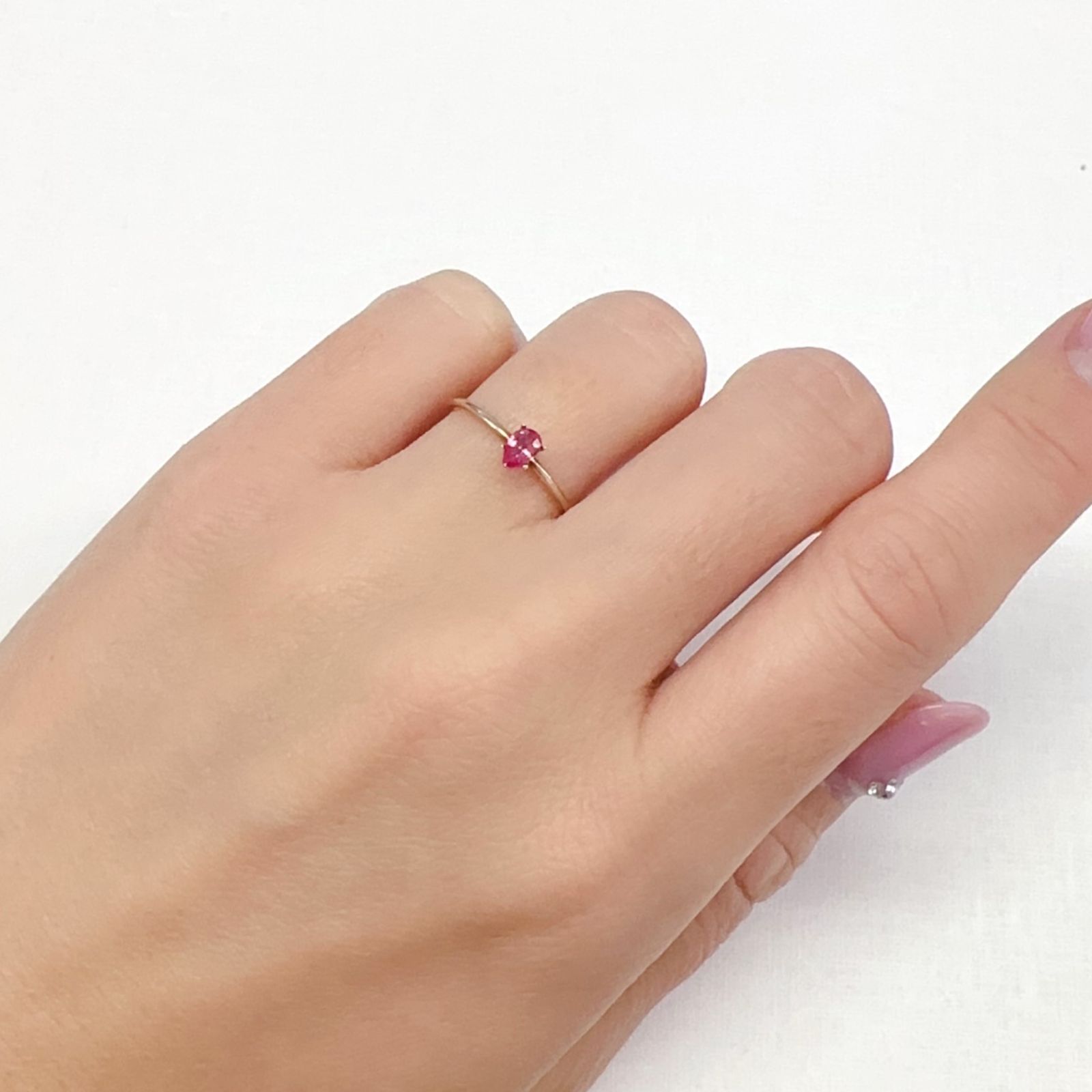 ホットピンクスピネル タンザニア産 0.23ct[231224511]4.8x3mm前後