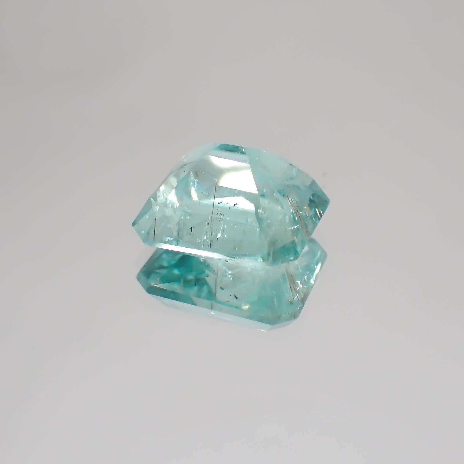 パライバトルマリン(宝石名トルマリン/別名パライバ・トルマリン) モザンビーク産 3.184ct ソ付(宝貴協)[21019385]9.5×8.0mm前後