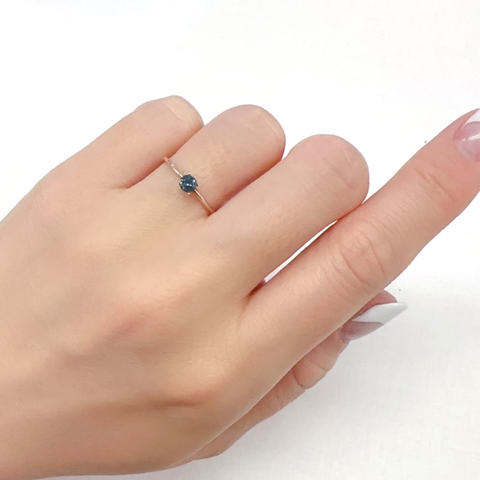 カラーチェンジガーネット アレキタイプ マダガスカル・ベキリー産 0.22ct[231224758]3.6x3.6mm前後