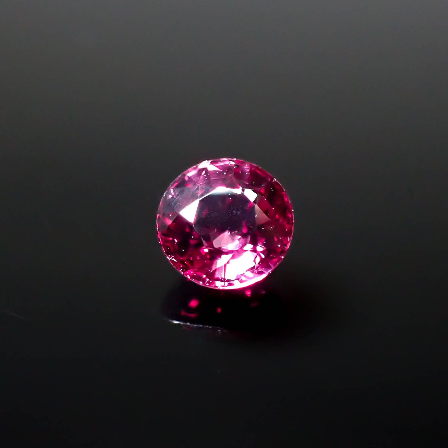 ロードライトガーネット(宝石名ロードライト・ガーネット)ブラジル産 0.73ct 識別済[250129718]5.2x5.2mm前後