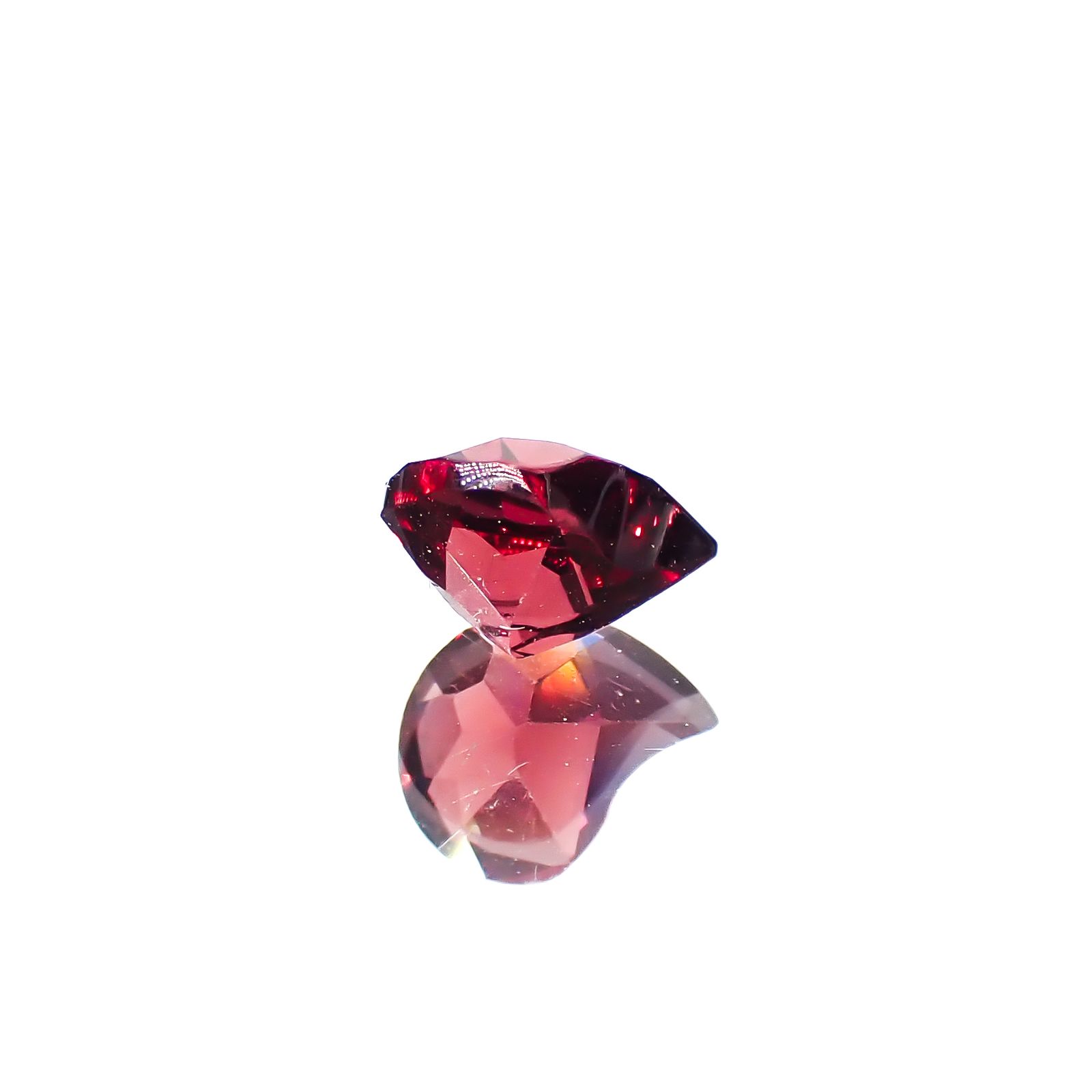 ◇カスタムカット◇パイロープアルマンディンガーネット モザンビーク産 0.88ct[240928957]6.3x5.3mm前後