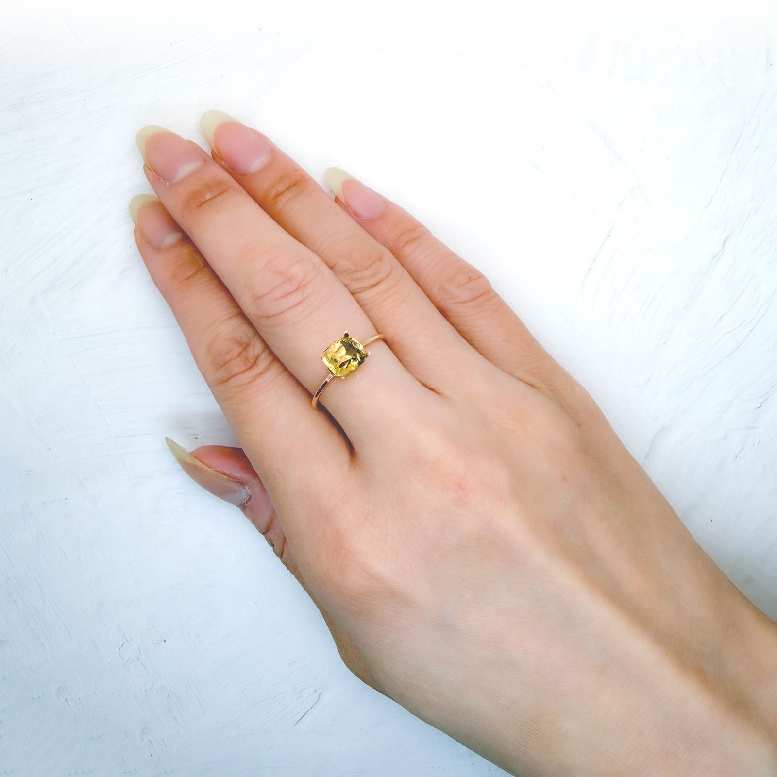 イエロージルコン スリランカ/カンボジア産 2.16ct / 7.1x6.1mm前後 [260932967]