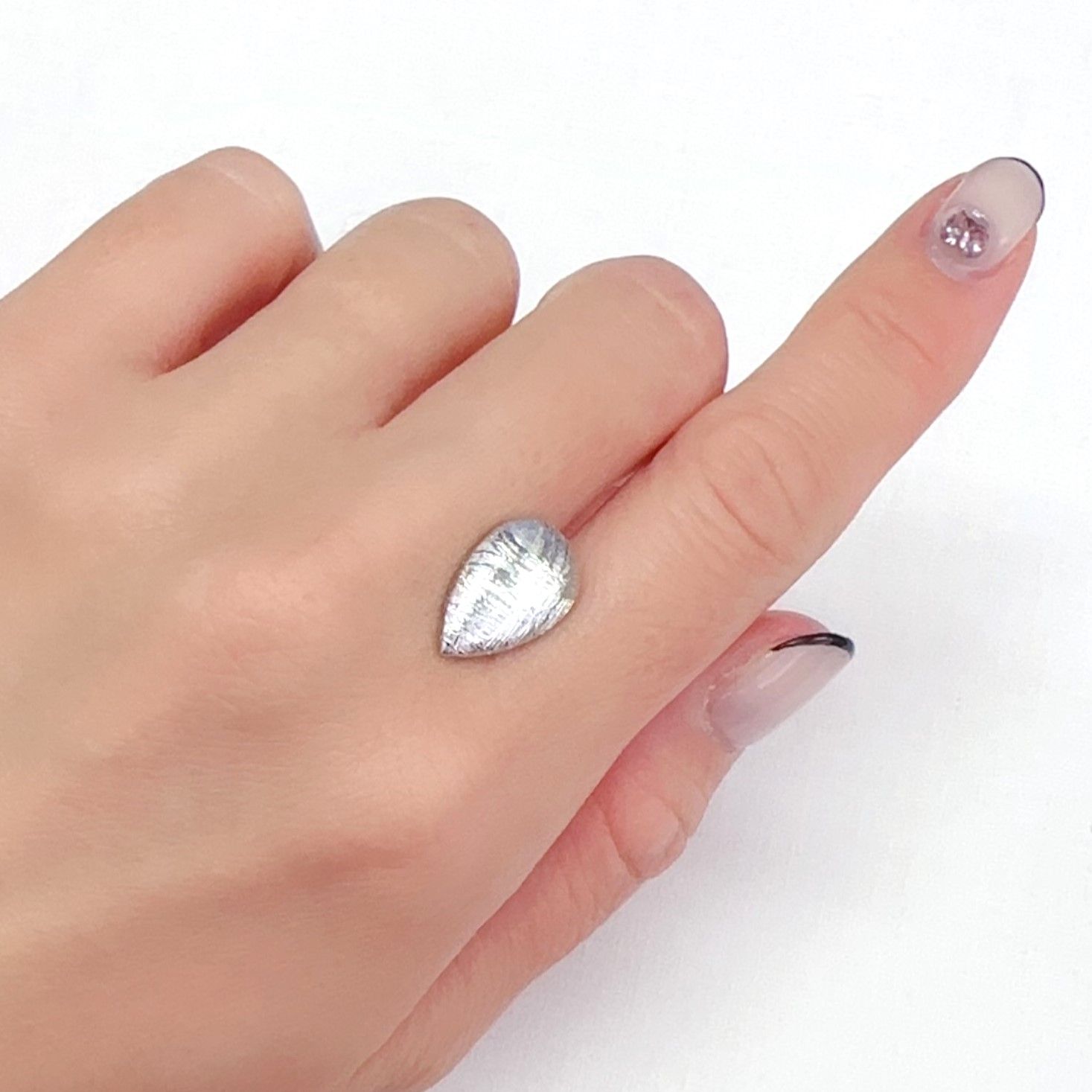 ムオニナルスタ隕石 発見地:スウェーデン 10.12ct[240125801]15.8x9.9mm前後