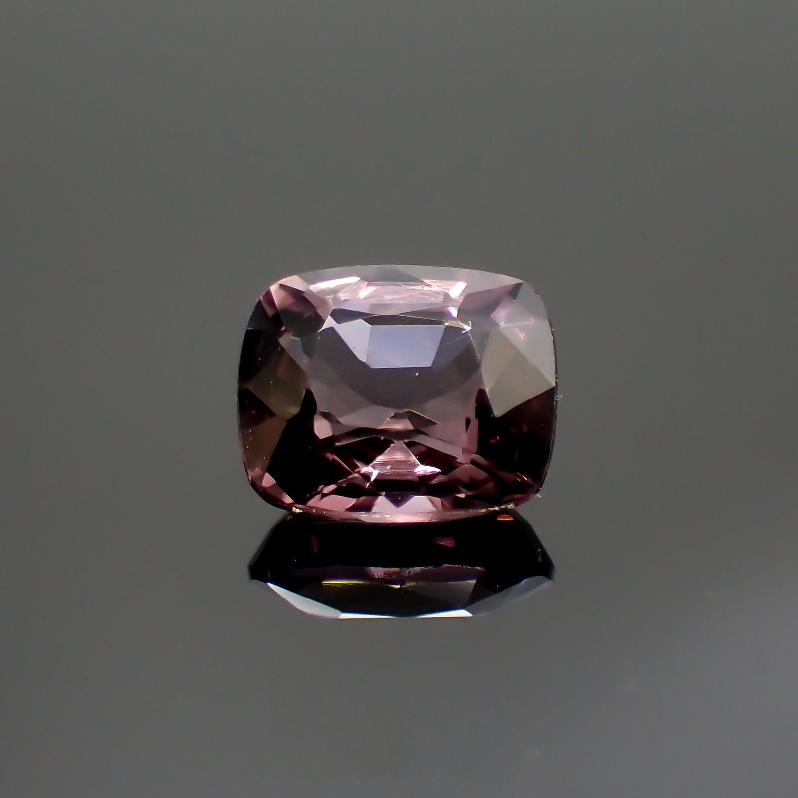 パープルスピネル(宝石名スピネル)ビルマ産 1.16ct 識別済[231124303]6.7x5.7mm前後