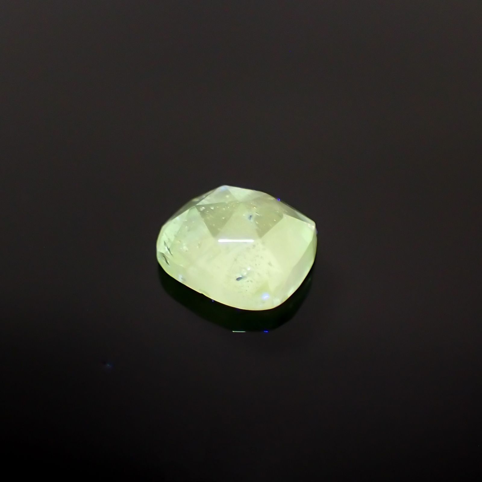 ◇ローズカット◇バナジウムコーネルピン(宝石名コーネルピン)タンザニア・タンガ州産 0.62ct 識別済[220115553]5.3x5mm前後