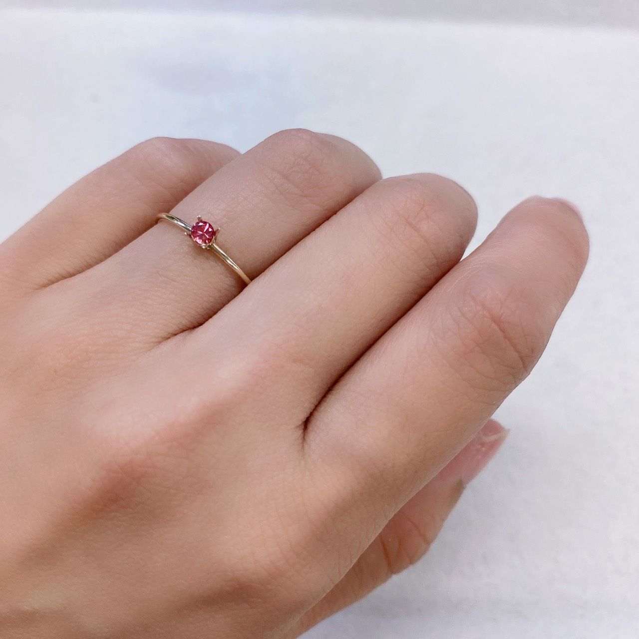 ホットピンクスピネル(宝石名ピンク・スピネル) タンザニア産 0.10ct 識別済[210912588]2.8×2.8mm前後