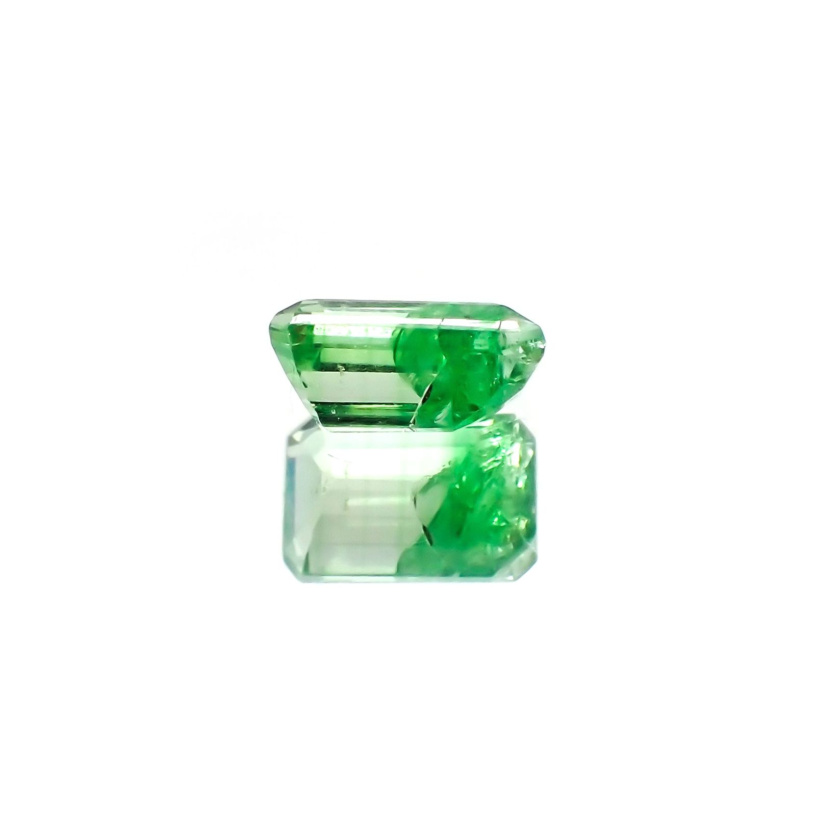 バイカラーツァボライト(宝石名グリーン グロッシュラー・ガーネット)タンザニア産 識別済 1.15ct / 7x4.7mm前後 [231124260]