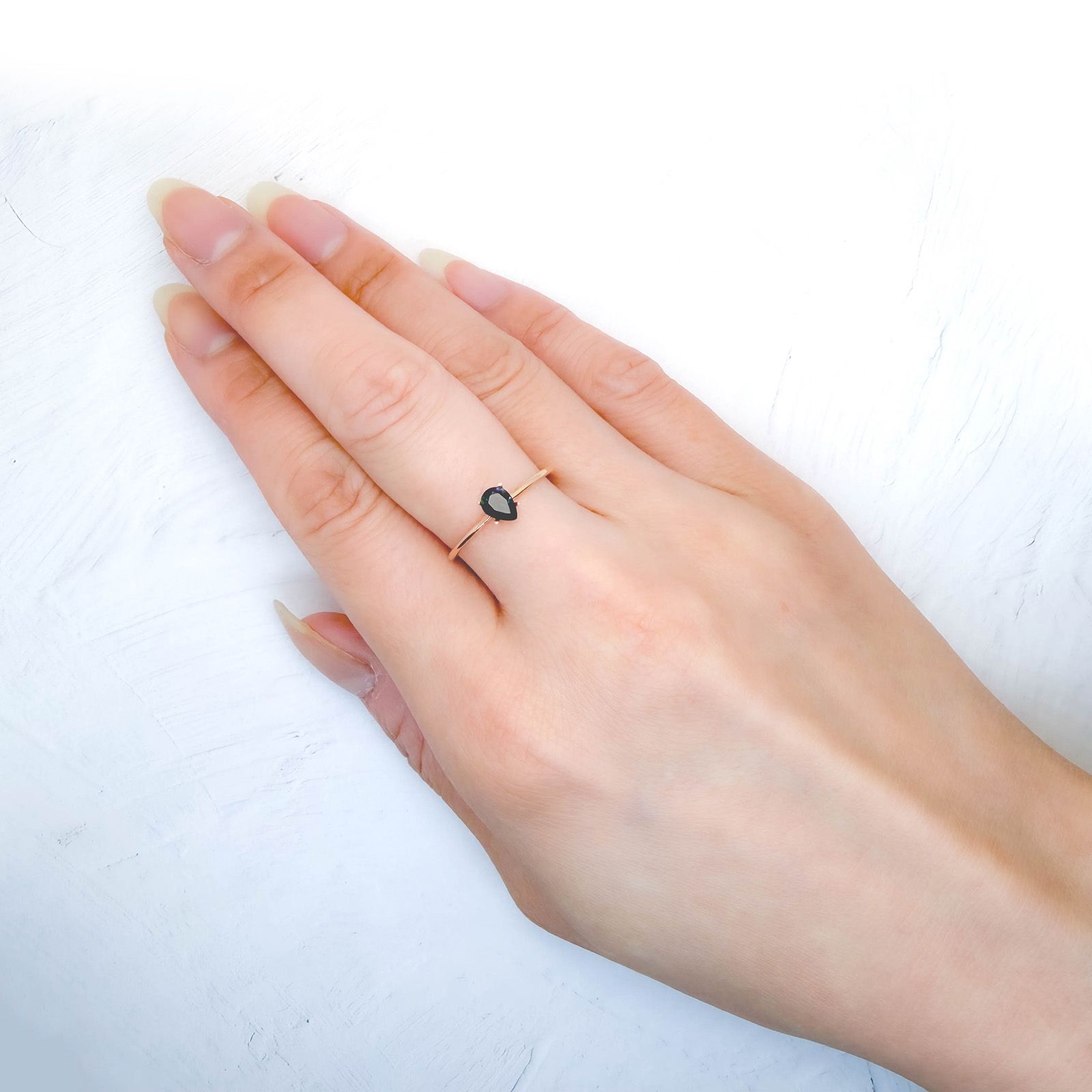 ゴールドシーンサファイア 非加熱(宝石名シーン・サファイア) ケニア産 識別済 0.46ct / 5.4x3.9mm前後 [260812068]