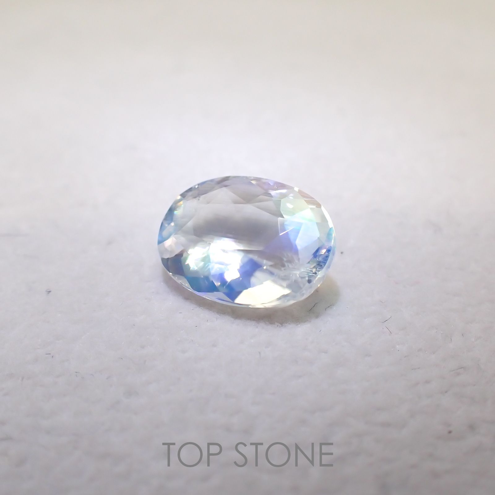 レインボームーンストーン(宝石名ラブラドライト) マダガスカル産 3.499ct ソ付(彩珠)[210410405]12.2×9mm前後