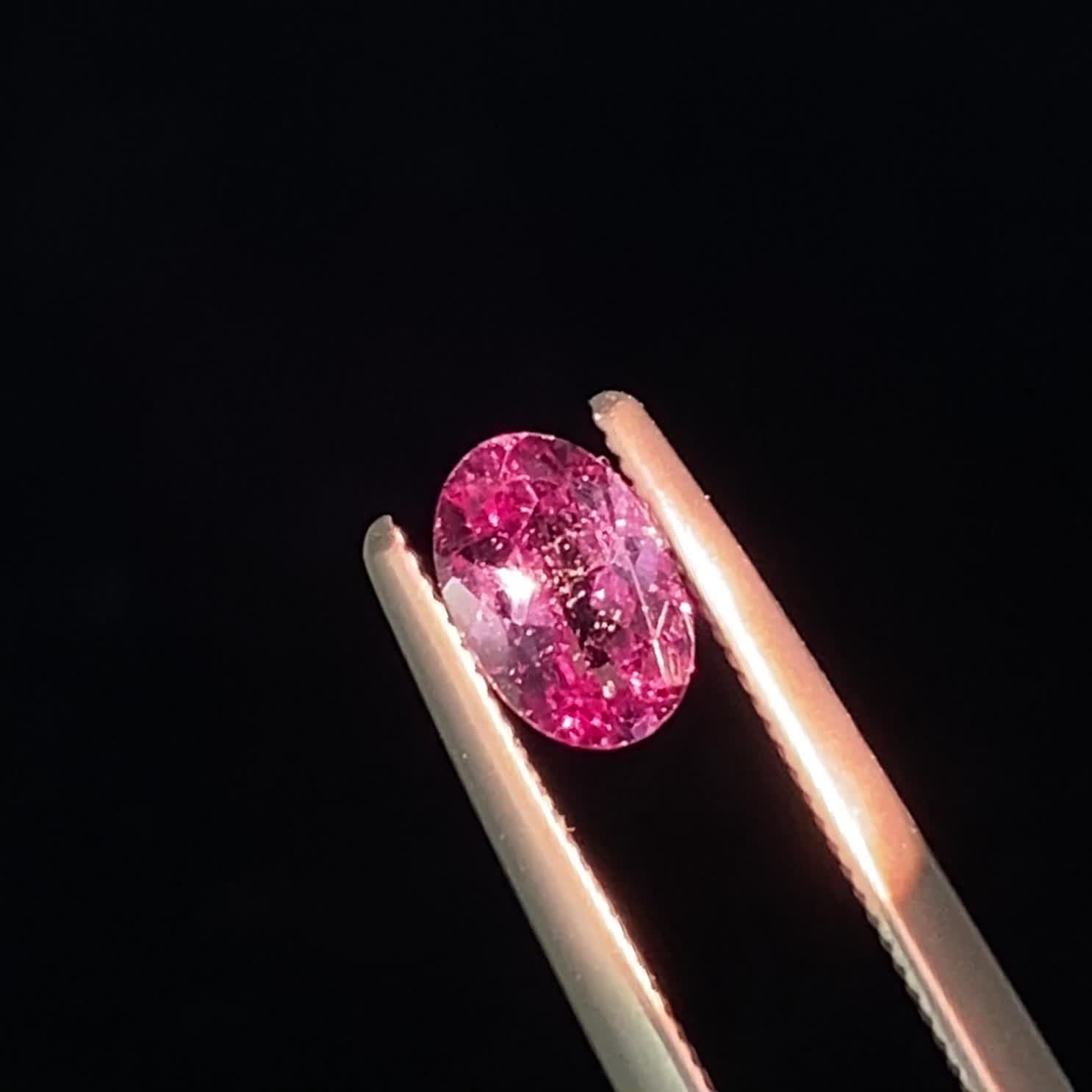 ベキリーブルーガーネット（カラーチェンジガーネット アレキタイプ） マダガスカル・ベキリー産 0.56ct[240222997]6x4mm前後 |  TOP STONE(トップストーン)