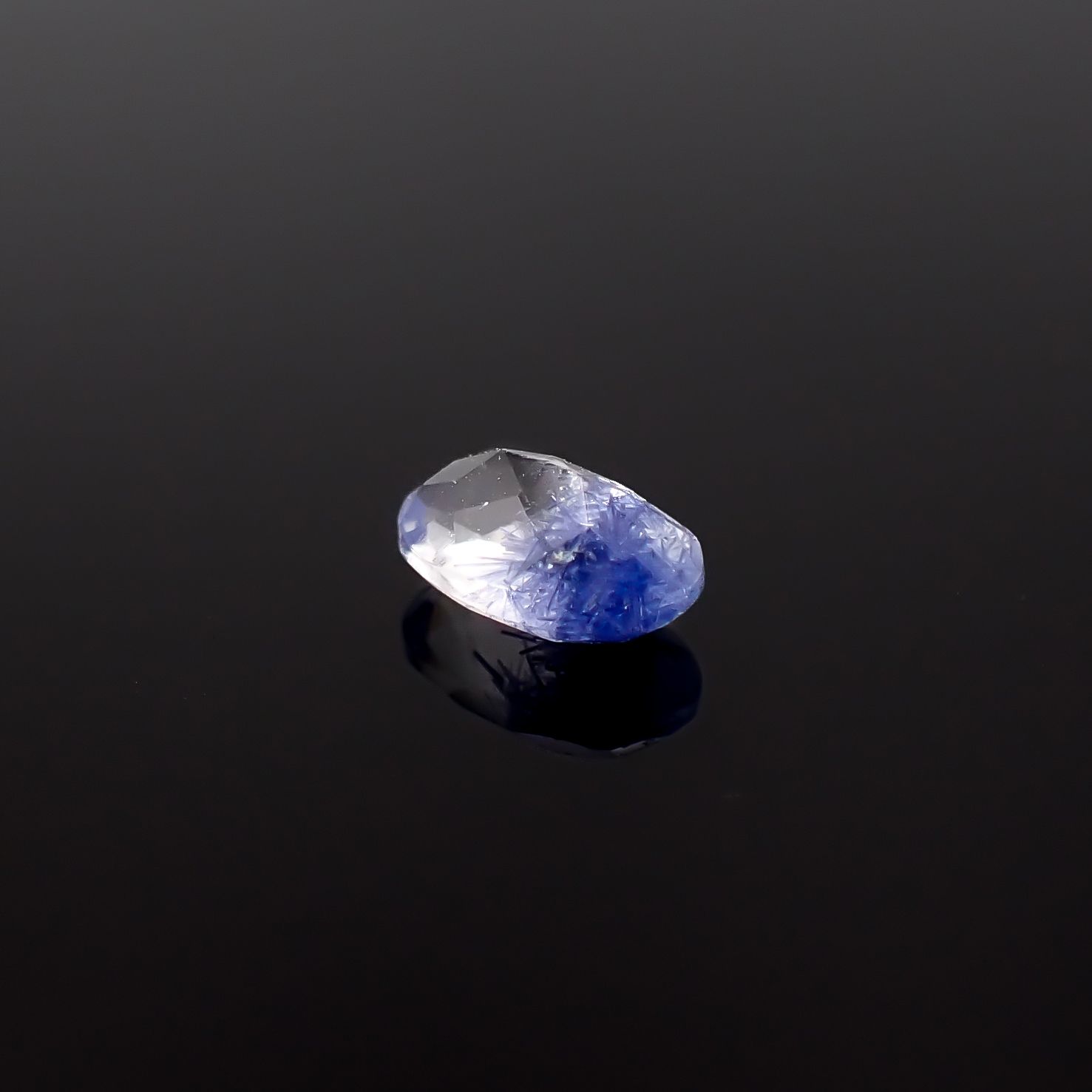 デュモルチェライトインクォーツ ブラジル産 0.65ct / 6.8x4.5mm前後 [260331851]