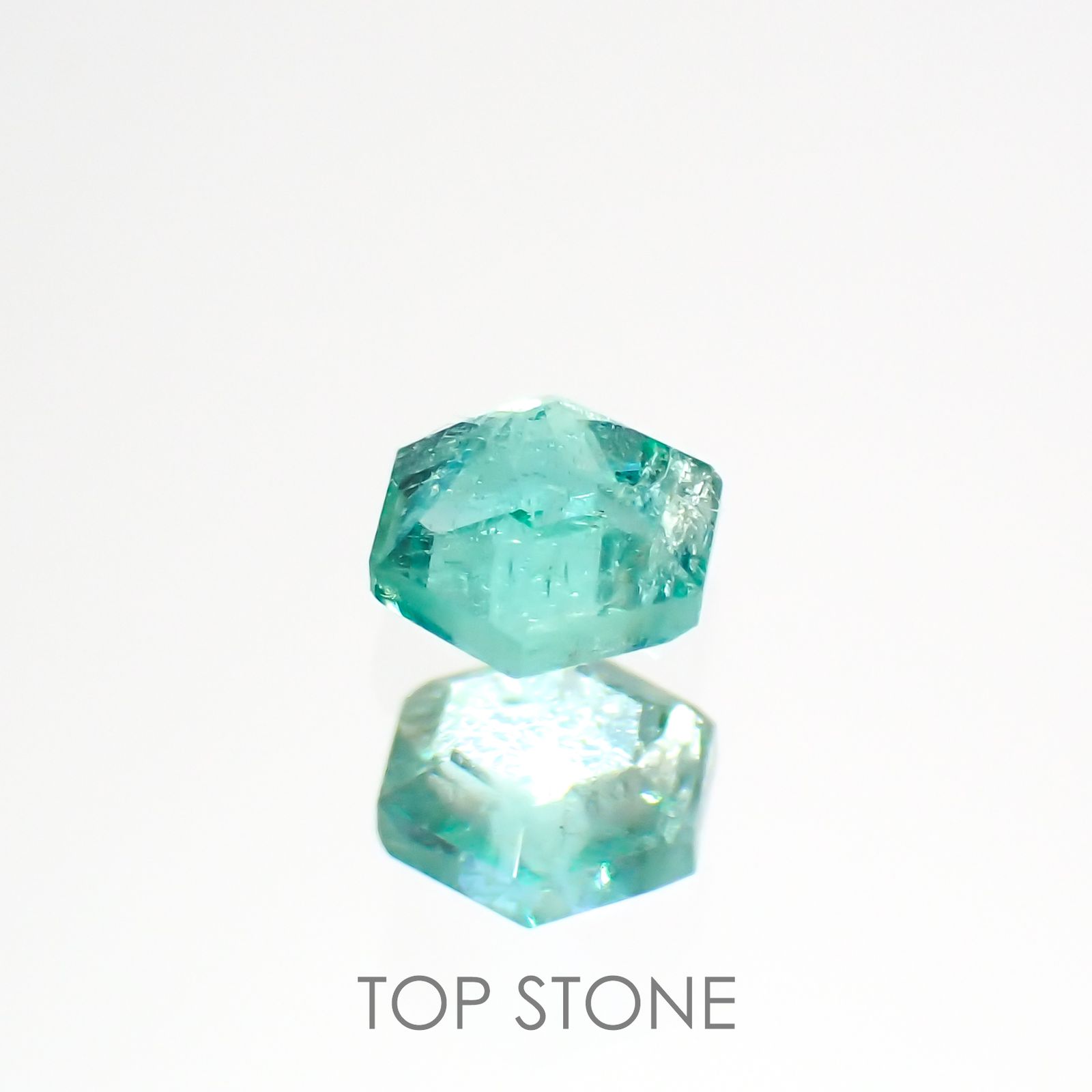 ◇ヘキサゴンカット◇エメラルド(宝石名エメラルド)ザンビア産 0.12ct 識別済[220115195]2.9x2.9mm前後