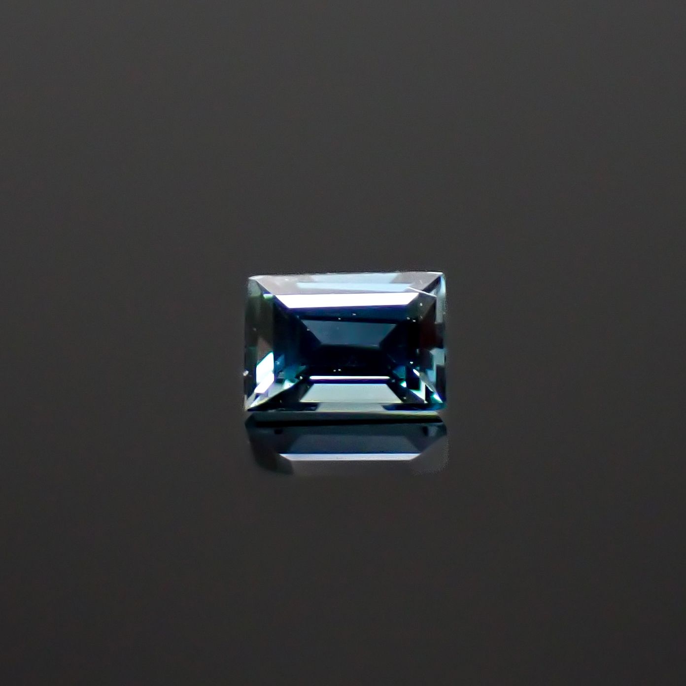 サファリン スリランカ産 0.094ct / 3x2.1mm前後 [260432063]