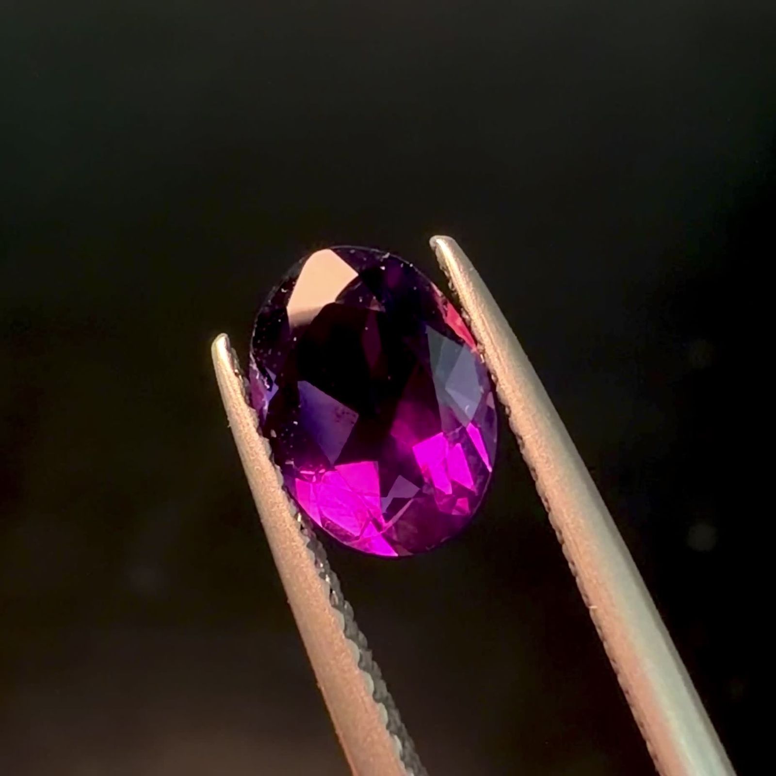 カラーシフトアメジスト ブラジル/ウルグアイ産 1.10ct / 8.1x6mm前後