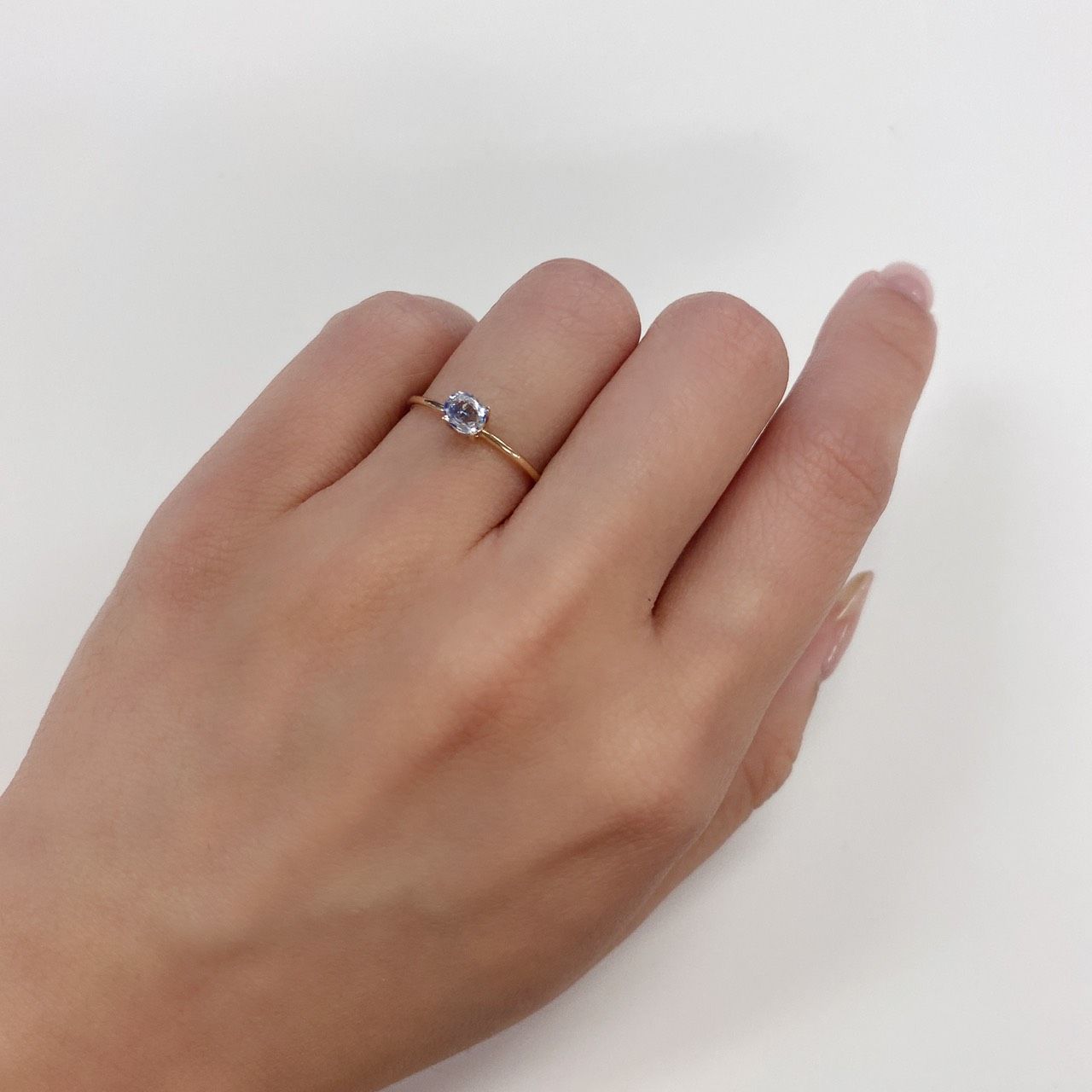アイスブルーサファイア スリランカ・マダガスカル産 ルース 0.32ct[210711178]4.5×3.9mm前後
