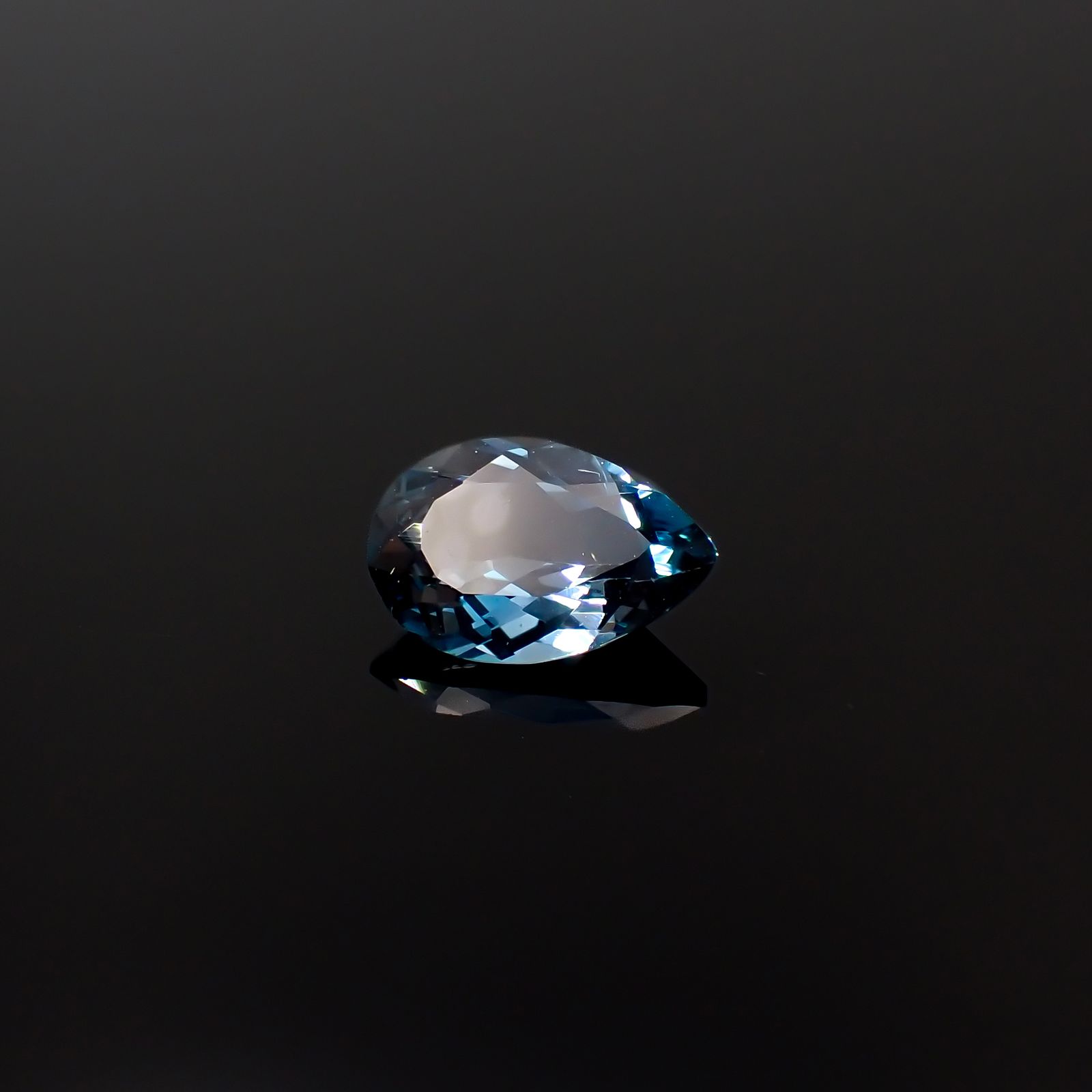 ロンドンブルートパーズ ブラジル産 1.85ct[240326797]9.8x6.6mm前後