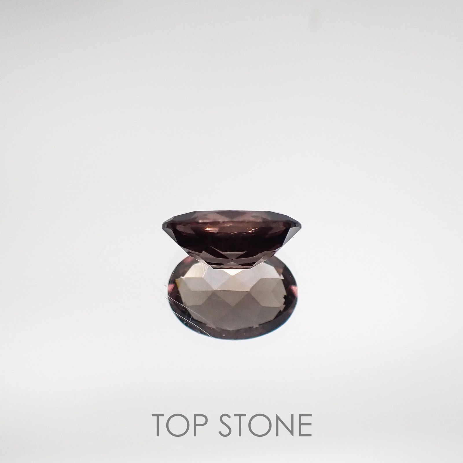 カラーチェンジガーネット タンザニア・マダガスカル産 ルース 0.9ct[210611189]7×5.1mm前後
