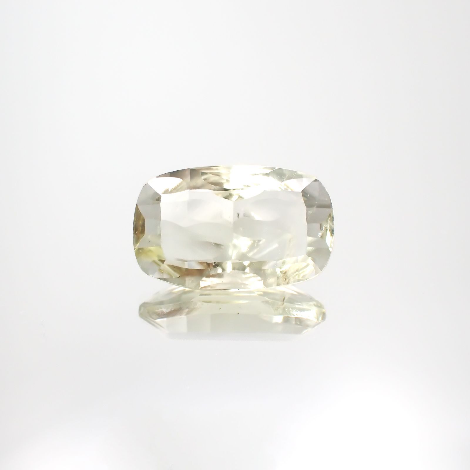 リビアングラス 発見地：エジプト・リビア砂漠 6.51ct[221018194]17x10.6mm前後