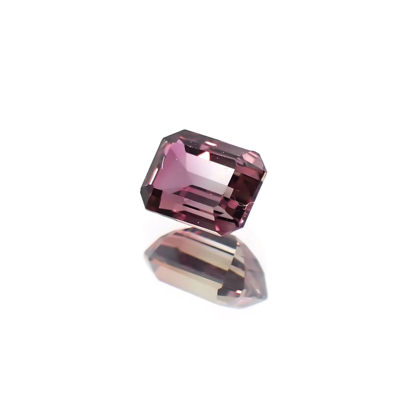 バイカラーサファイア(宝石名バイカラー・サファイア) タンザニア産 識別済 0.26ct / 3.8x2.9mm前後 [21069752]