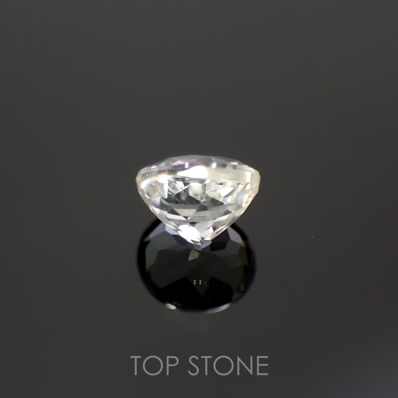 リューコガーネット(宝石名ホワイト グロッシュラー・ガーネット)ビルマ産 0.32ct 識別済[220616317]4.1x3.6mm前後