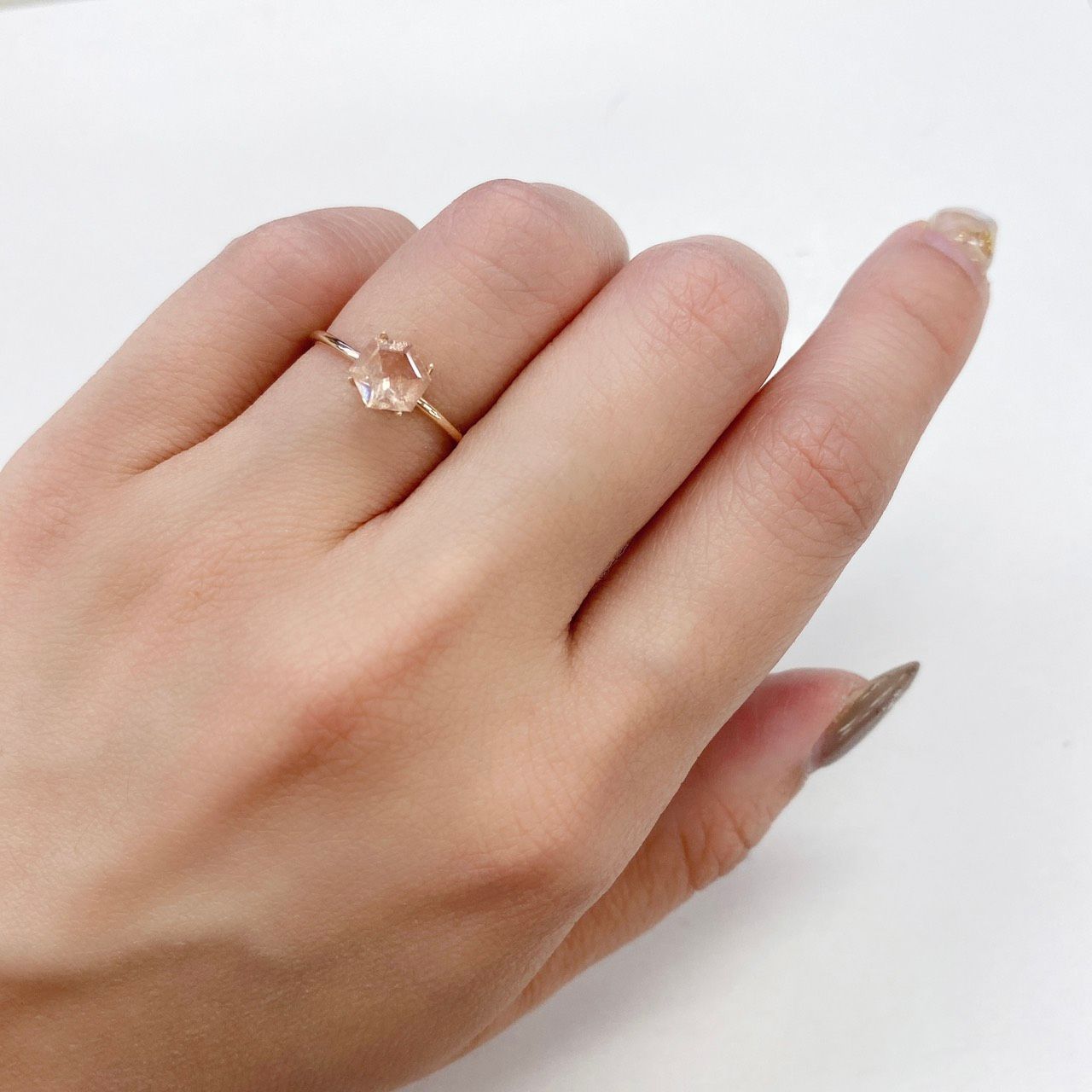 ◇ヘキサゴンカット◇オレゴンサンストーンSA(宝石名ラブラドライト) アメリカ・オレゴン州産 0.67ct 識別済[210610970]6×5.9mm前後