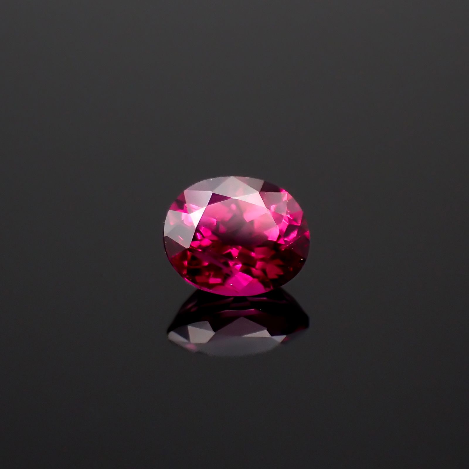 ルビー 非加熱(宝石名ルビー)モゴック産 0.390ct 鑑付(GIT)[231224458]4.57x3.8mm前後