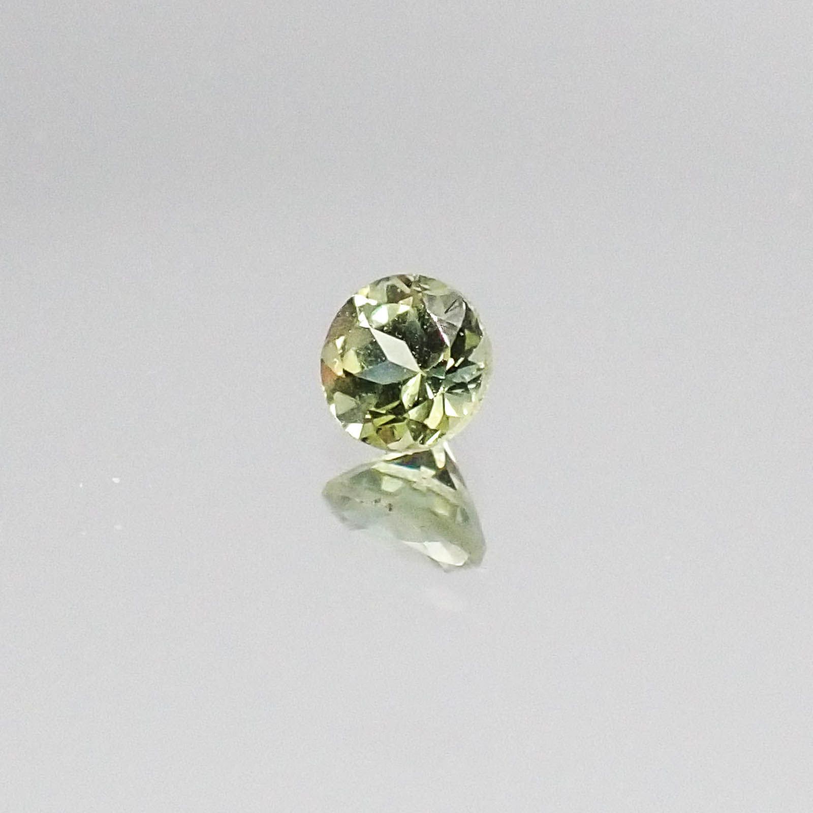 モンタナサファイア(宝石名サファイア) アメリカ・モンタナ州産 0.17ct 識別済[20073882]3.1×3.1mm前後