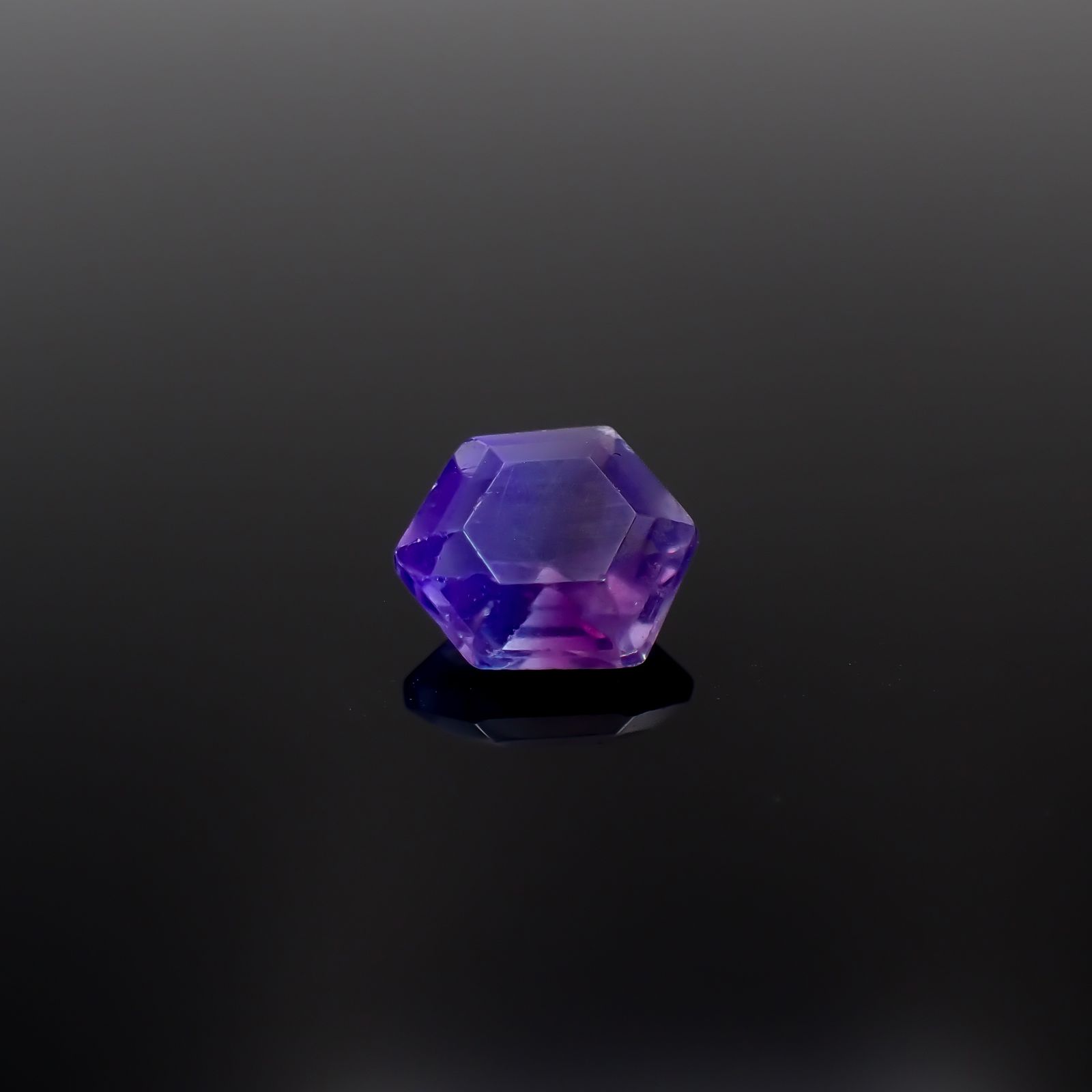 ◇ヘキサゴンカット◇パーティカラーフローライト フルオレッセンス 中国産 2.47ct[240628188]8.2x8.2mm前後
