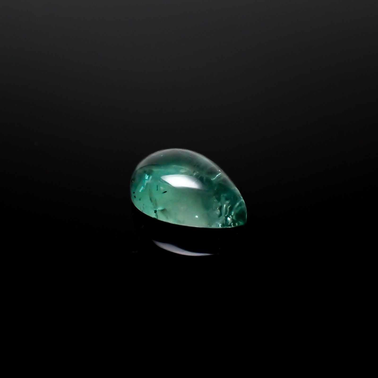 フローライト フルオレッセンス イギリス・ロジャリー鉱山産 6.76ct[240527705]14.3x9.6mm前後