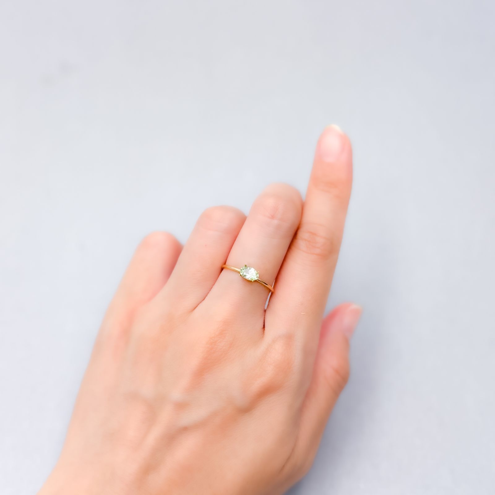 ミントペリドット パキスタン/ノルウェー産 0.42ct [250730638]6.1x4.1mm前後