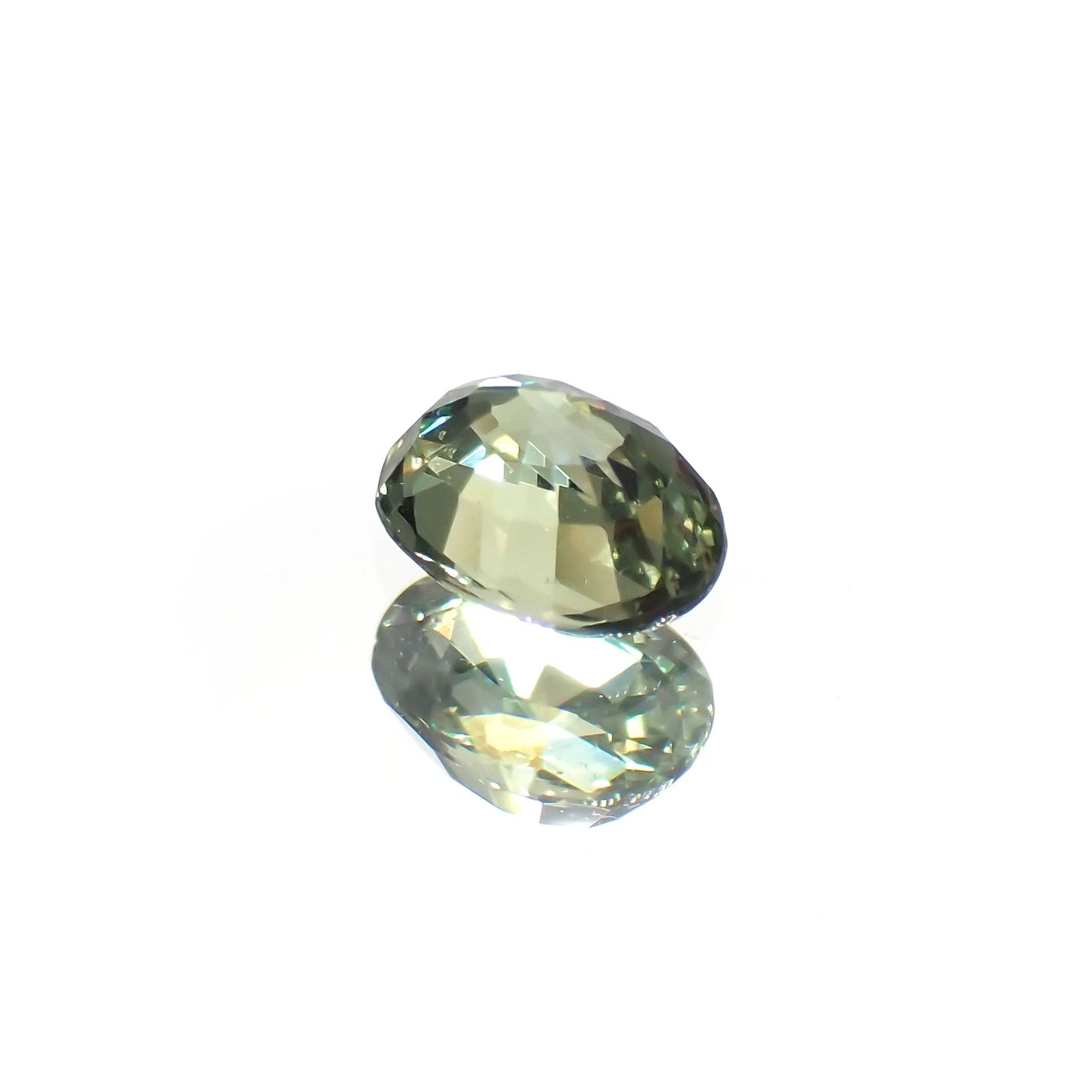 グリーンクリソベリル(宝石名クリソベリル)スリランカ/マダガスカル産 識別済 0.33ct / 4.5x3.4mm前後 [220114476]