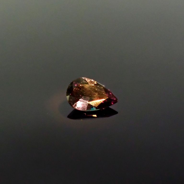 電球色(ライト)の照射で変色