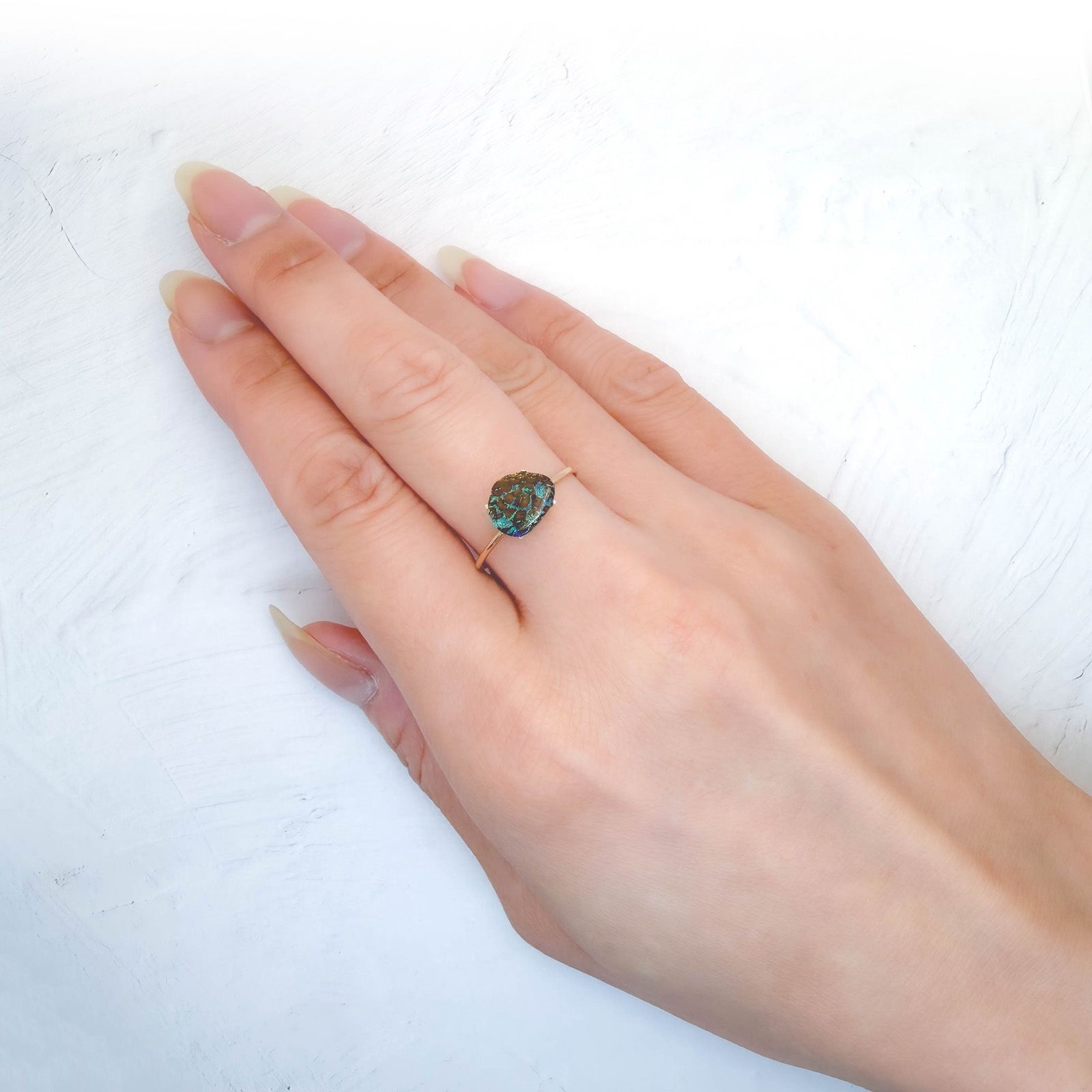 ボルダーオパール オーストラリア産 0.87ct / 8.8x7.7mm前後 [260933074]