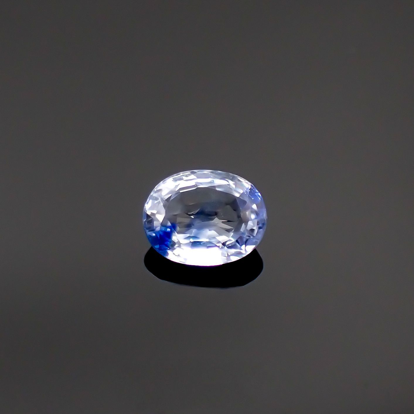 アイスブルーサファイア(宝石名ブルー・サファイア) スリランカ/マダガスカル産 0.43ct 識別済[210711172]5.1×4mm前後