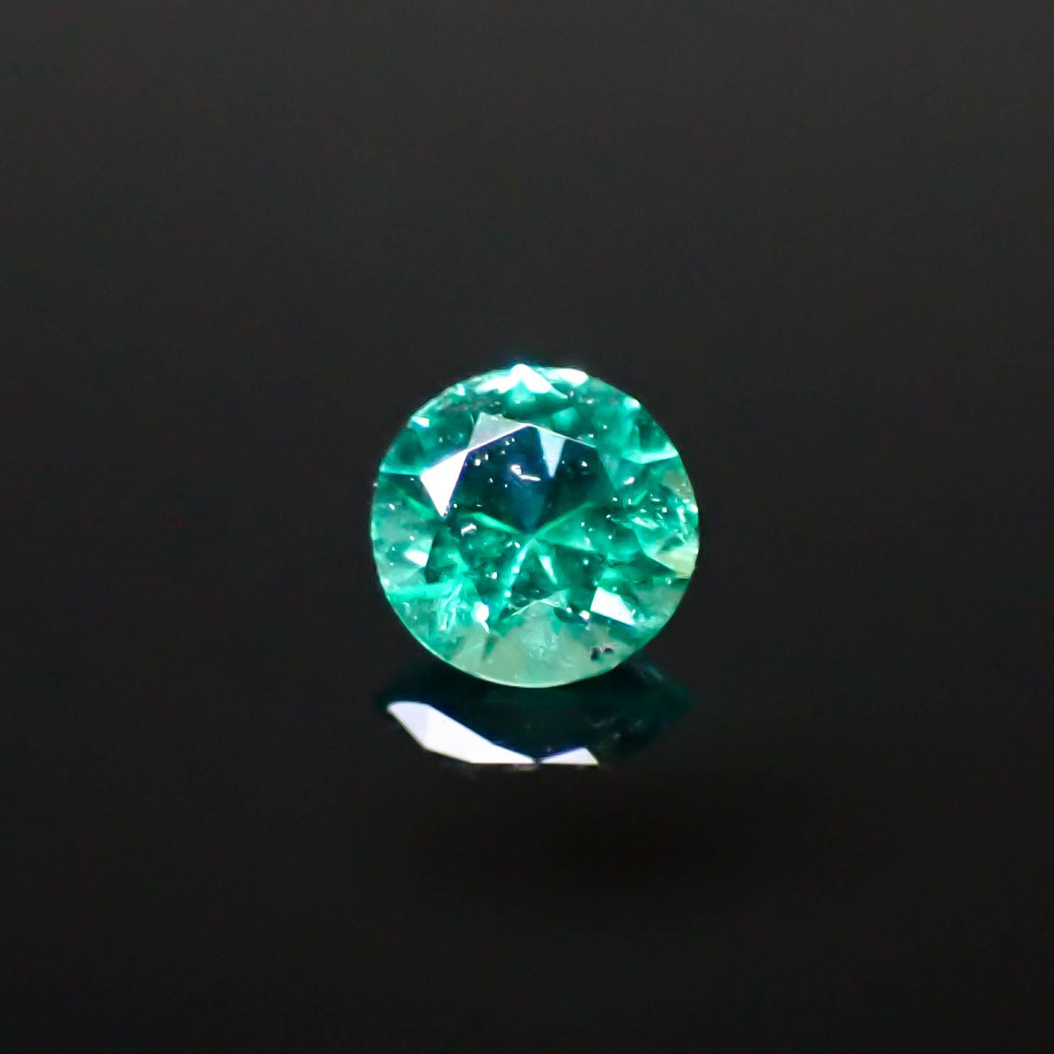 ノンオイルエメラルド ロシア産 0.040ct [250330105]2.3x2.3mm前後
