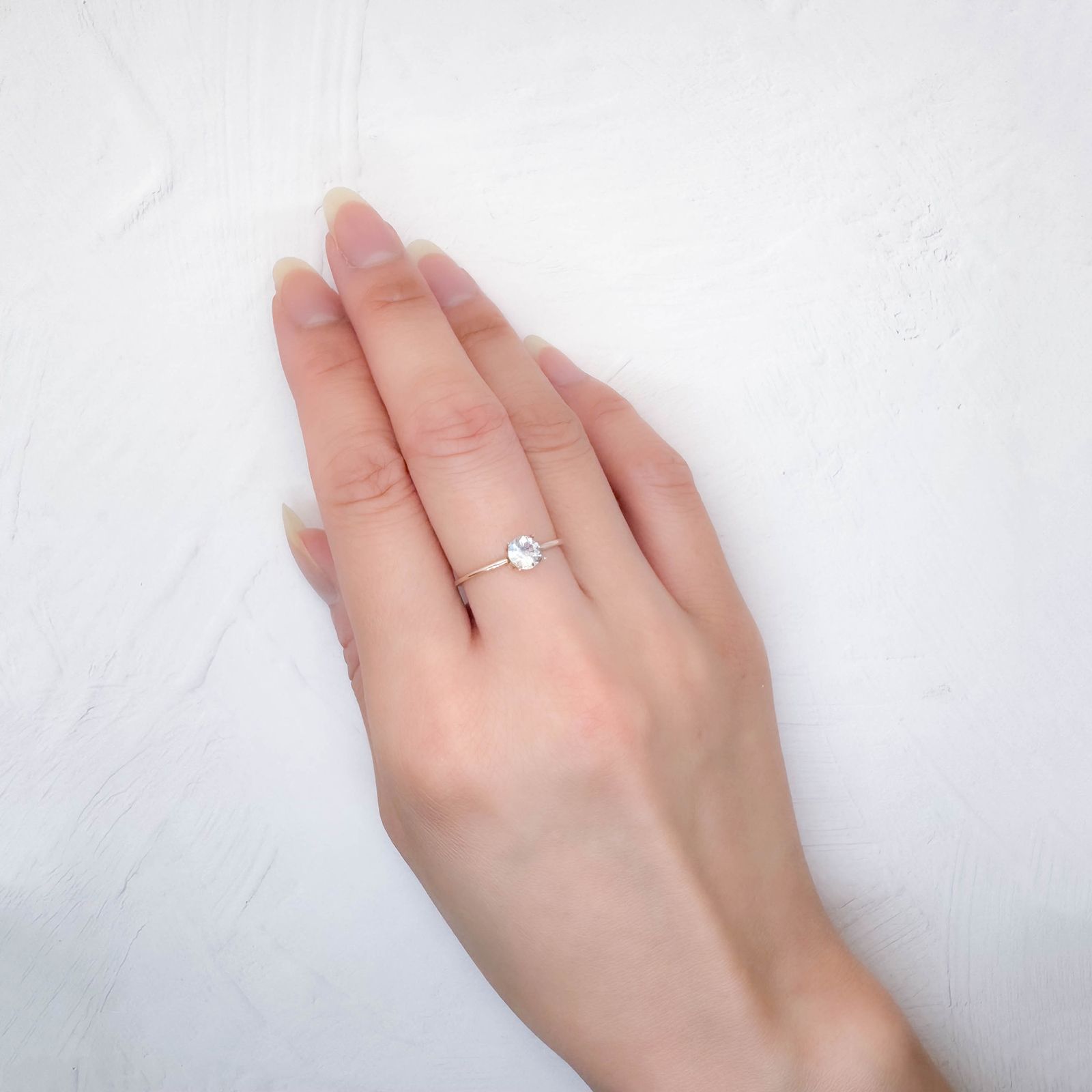 レインボームーンストーン タンザニア産 0.43ct [250730919]5.1x5.1mm前後