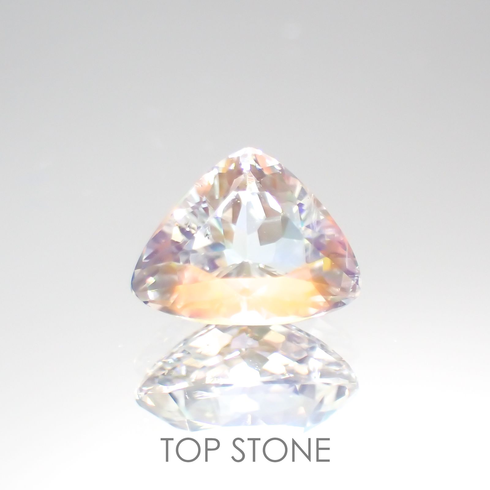 レインボームーンストーン(宝石名ラブラドライト) マダガスカル産 1.586ct ソ付(彩珠)[210711769]7.1×8.9mm前後