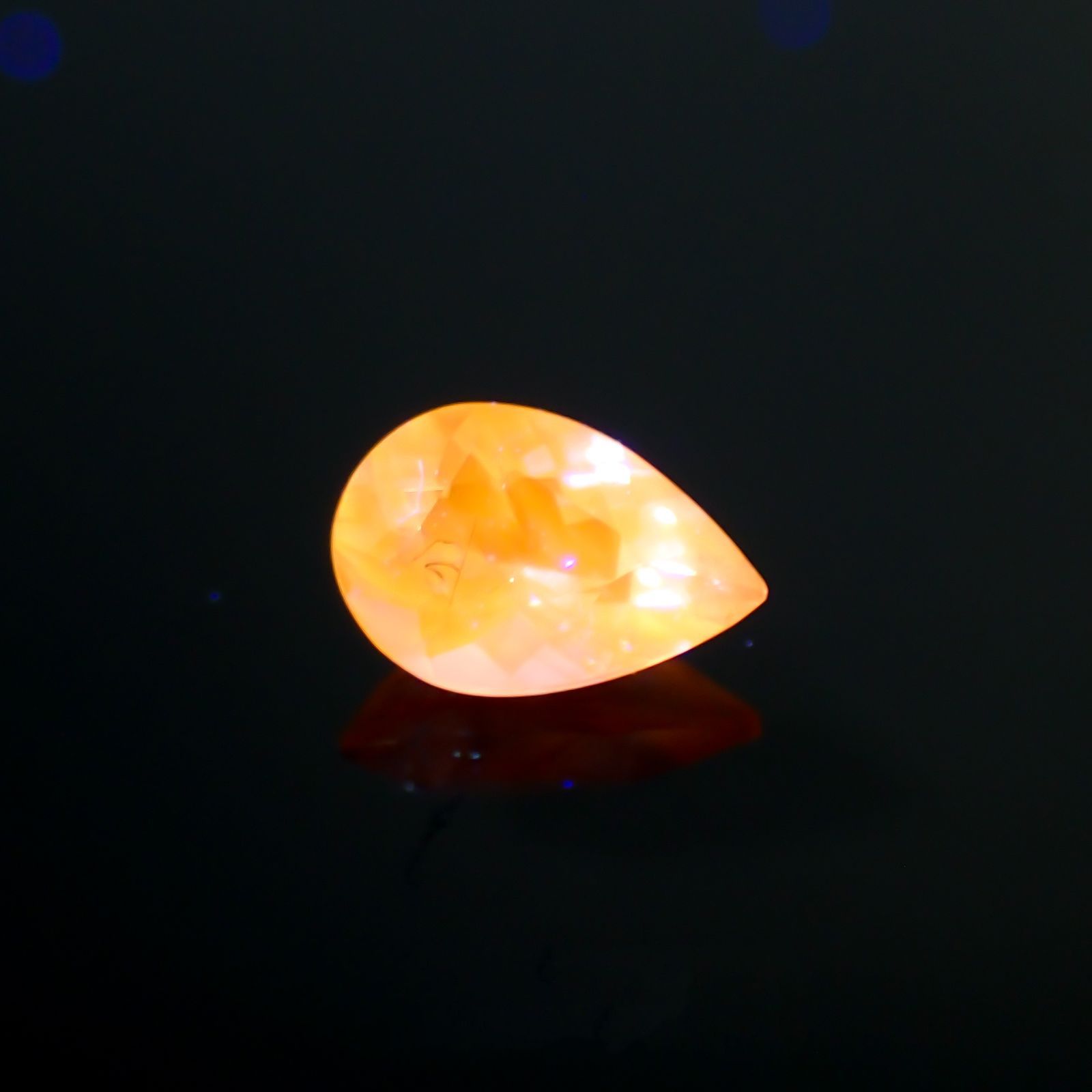 アウイナイト フルオレッセンス(宝石名アウイナイト)ドイツ産 0.10ct 識別済[220114540]3.9x2.6mm前後