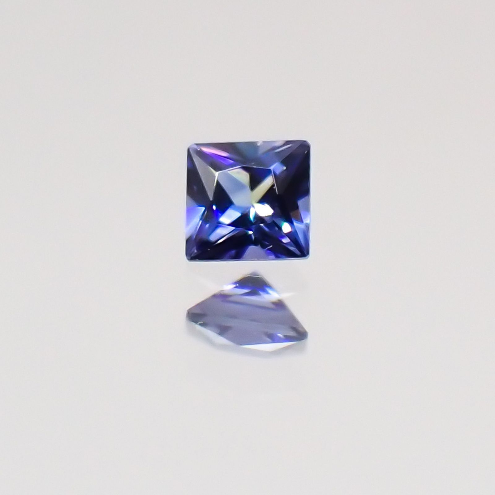 ◇プリンセスカット◇ベニトアイト アメリカ産 ルース 0.044ct[21019042]2×2mm前後