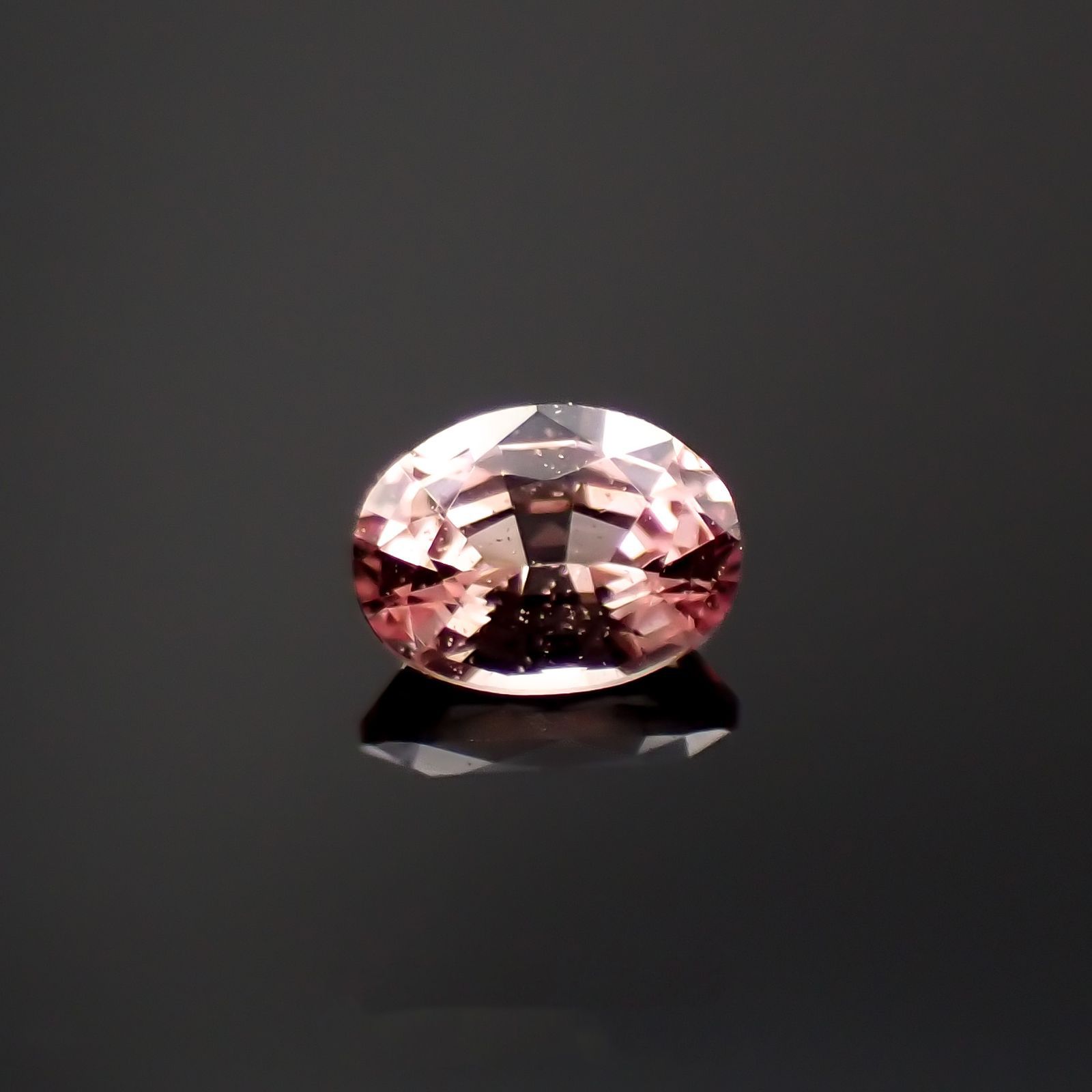 パパラチャサファイア(宝石名サファイア/別名パパラチャ・サファイア)スリランカ産 0.073ct ソ付(日独)[221219643]2.85x2.1mm前後