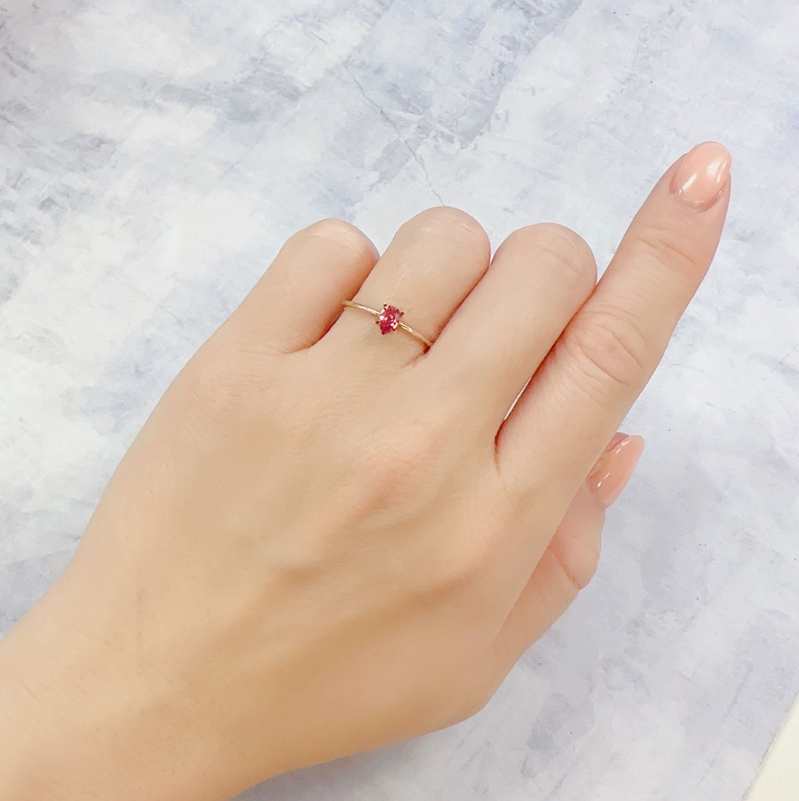 ホットピンクスピネル(宝石名ピンク・スピネル)タンザニア産 0.24ct 識別済[230120034]5.3x3.4mm前後