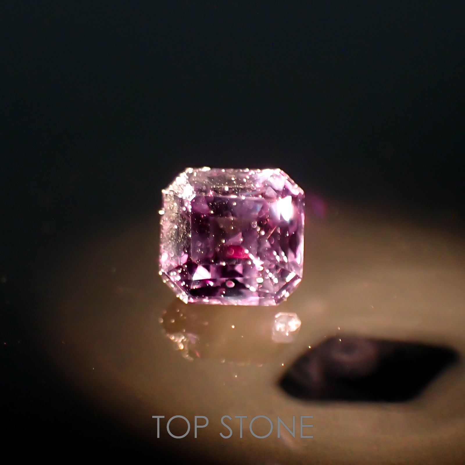 カラーチェンジガーネット アレキタイプ(宝石名ガーネット)マダガスカル・ベキリー産 0.13ct 識別済[220616536]2.6x2.5mm前後