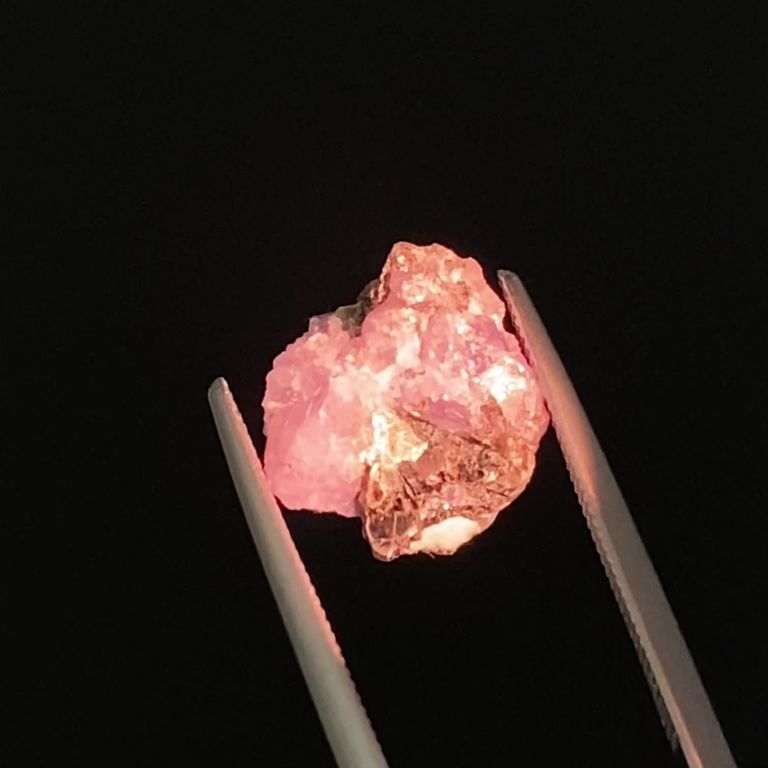アレキサンドライト 原石 ロシア産 5.33ct / 11.7x11mm前後 [240427022 