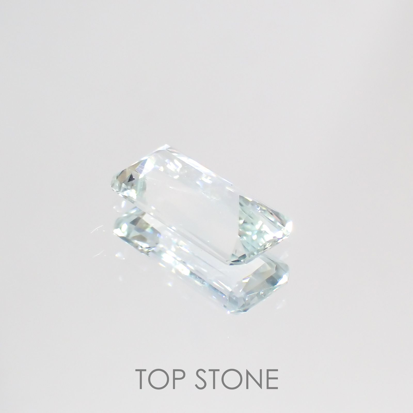 ジェレメジェバイト(宝石名エレメージェバイト) ナミビア産 1.386ct ソ付(彩珠)[20095027]10.3×4.9mm前後