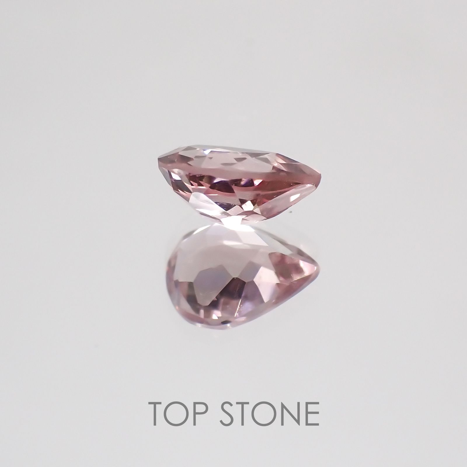 カラーチェンジマラヤガーネット タンザニア産 ルース 0.9ct[21029647]7.1×5.3mm前後
